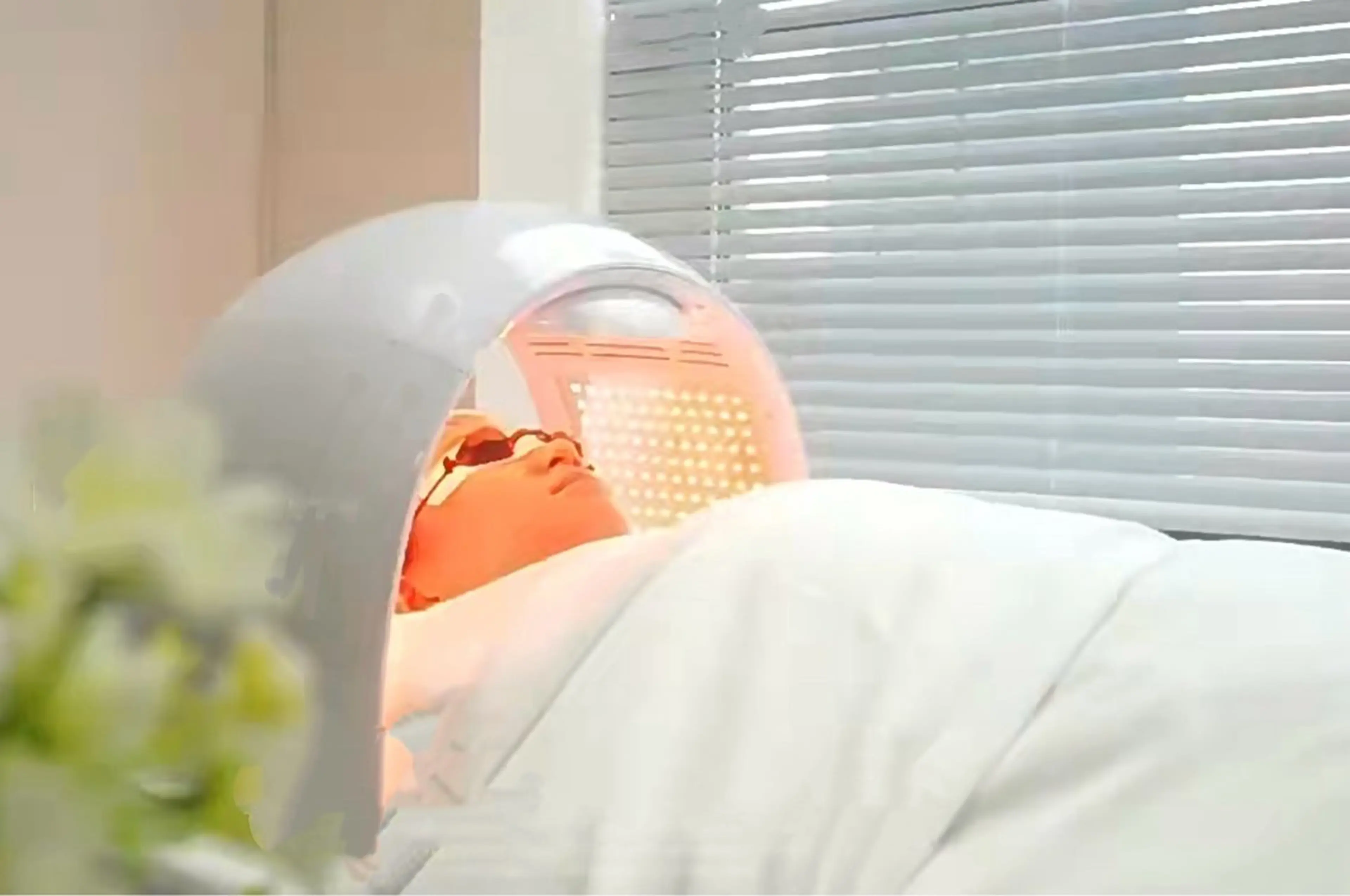 【韓国式肌質輝き】★毛穴洗浄+美容液導入+小顔+水光パック+美肌光LED70分の写真