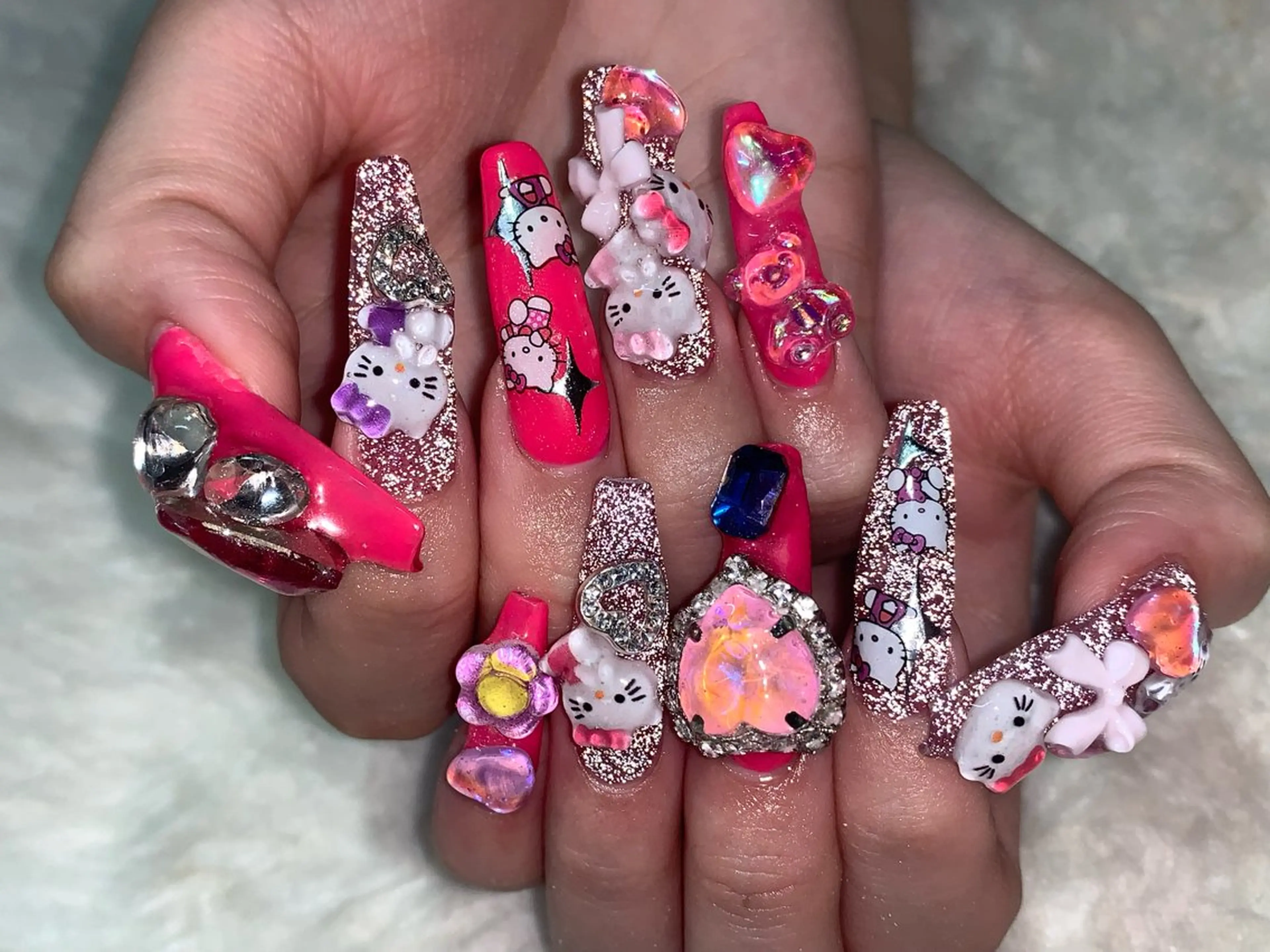 ネイル ハンドネイル NES NAIL所属・さゆり￤推しキャラ ￤ロングネイル🩷のネイルデザイン