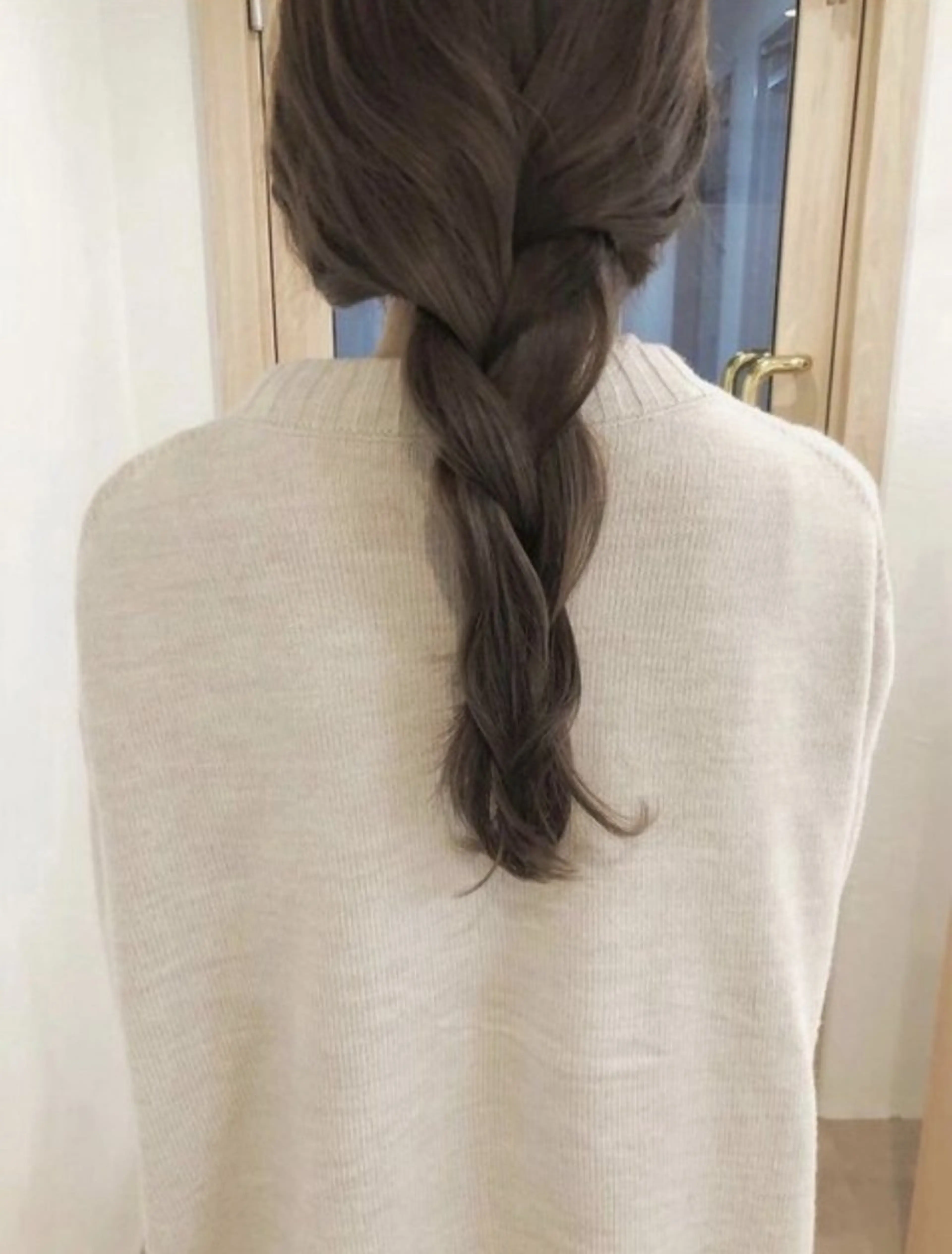 ロング カラー ベージュカラー 透明感カラー オリーブベージュ カット トリートメント Jr.スタイリスト ヨシノヒメカのヘアスタイル