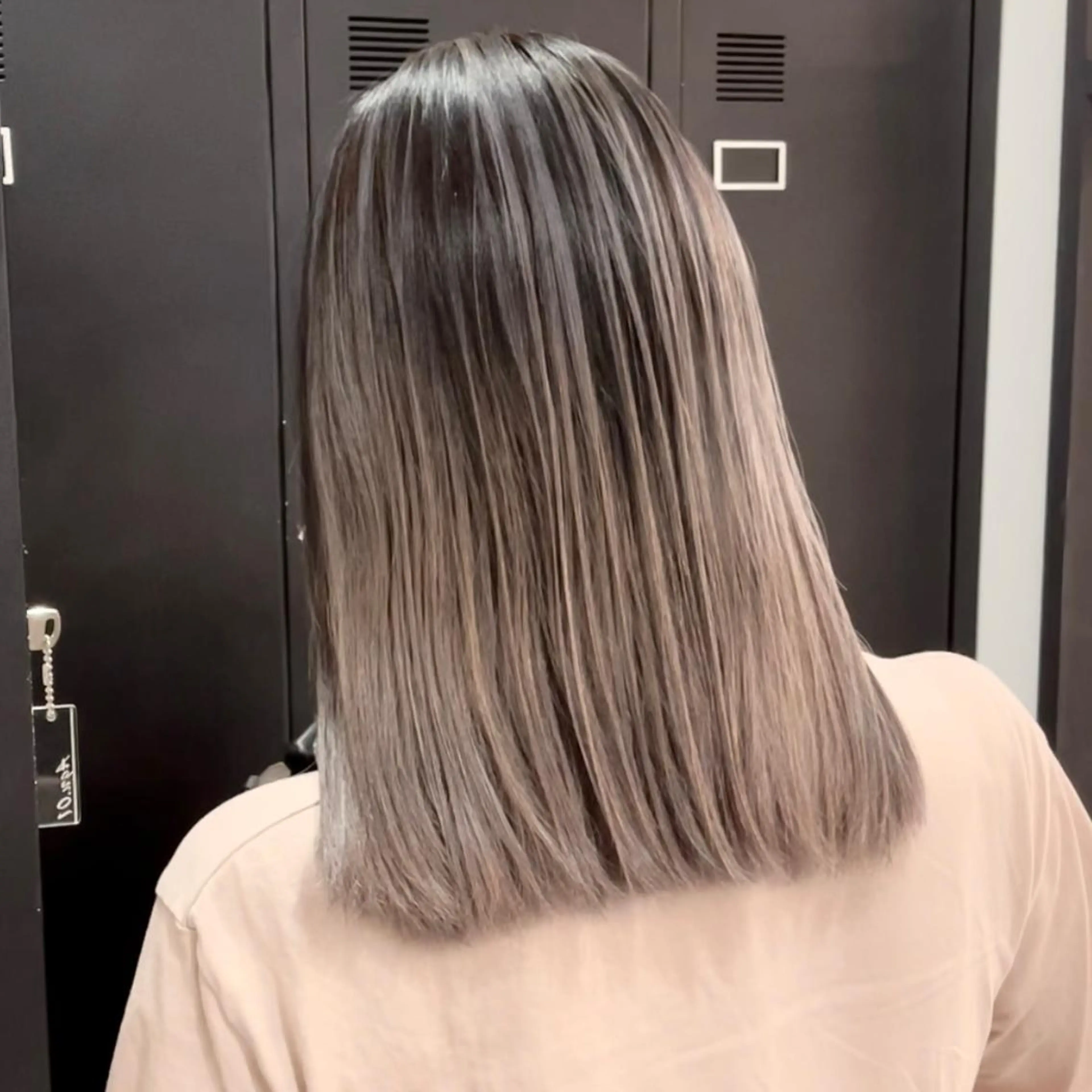 ミディアム カラー バレイヤージュ デザインカラー ハイライトカラー 外国人風カラー ハイライト アンドウ ユウ/ レイヤーカット/韓国のヘアスタイル