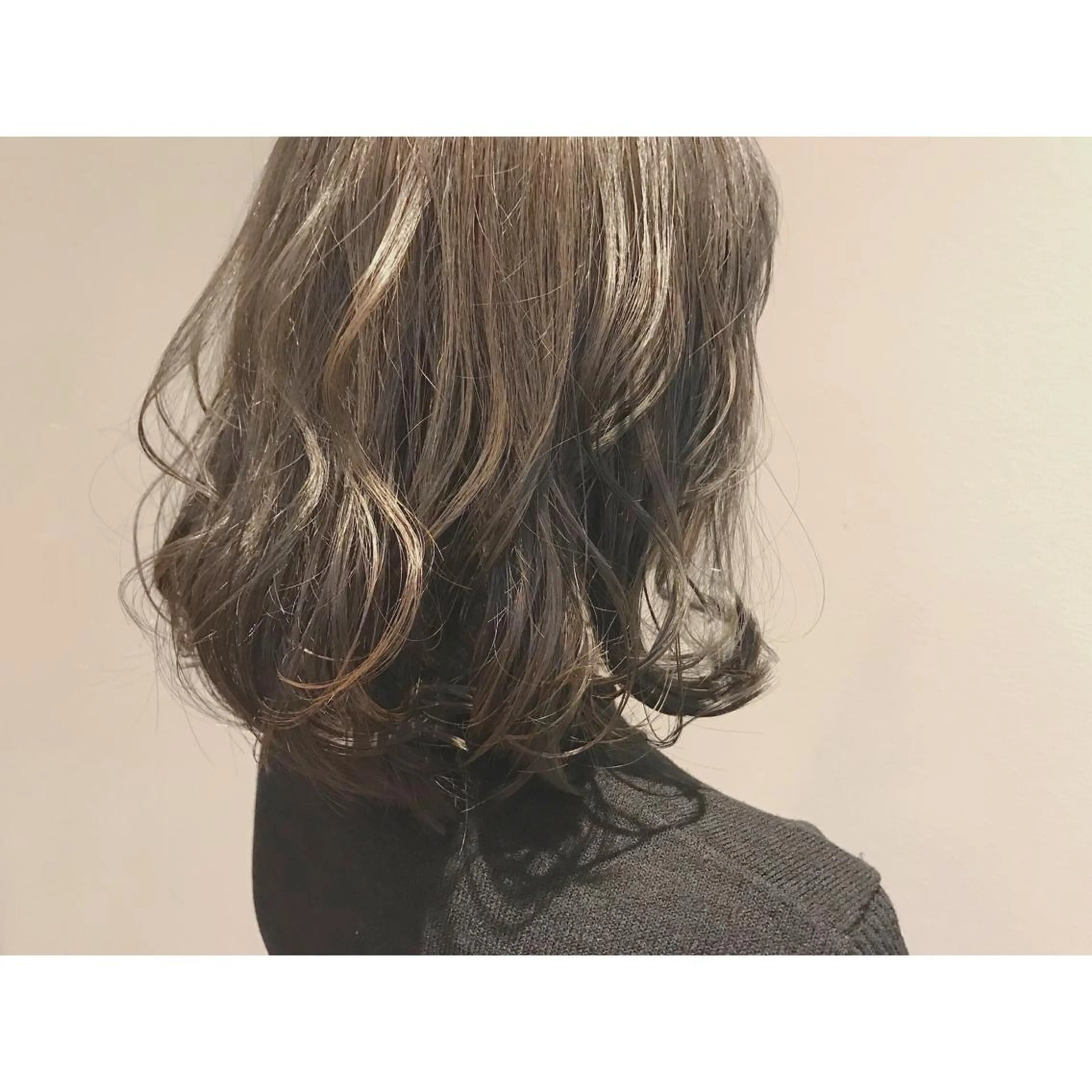 【初回クーポン】ケア重視☆ダメージを気にされてる方にオススメ！シアーな透け感ヘアカラー+極上トリートメント(sh.b込)の写真