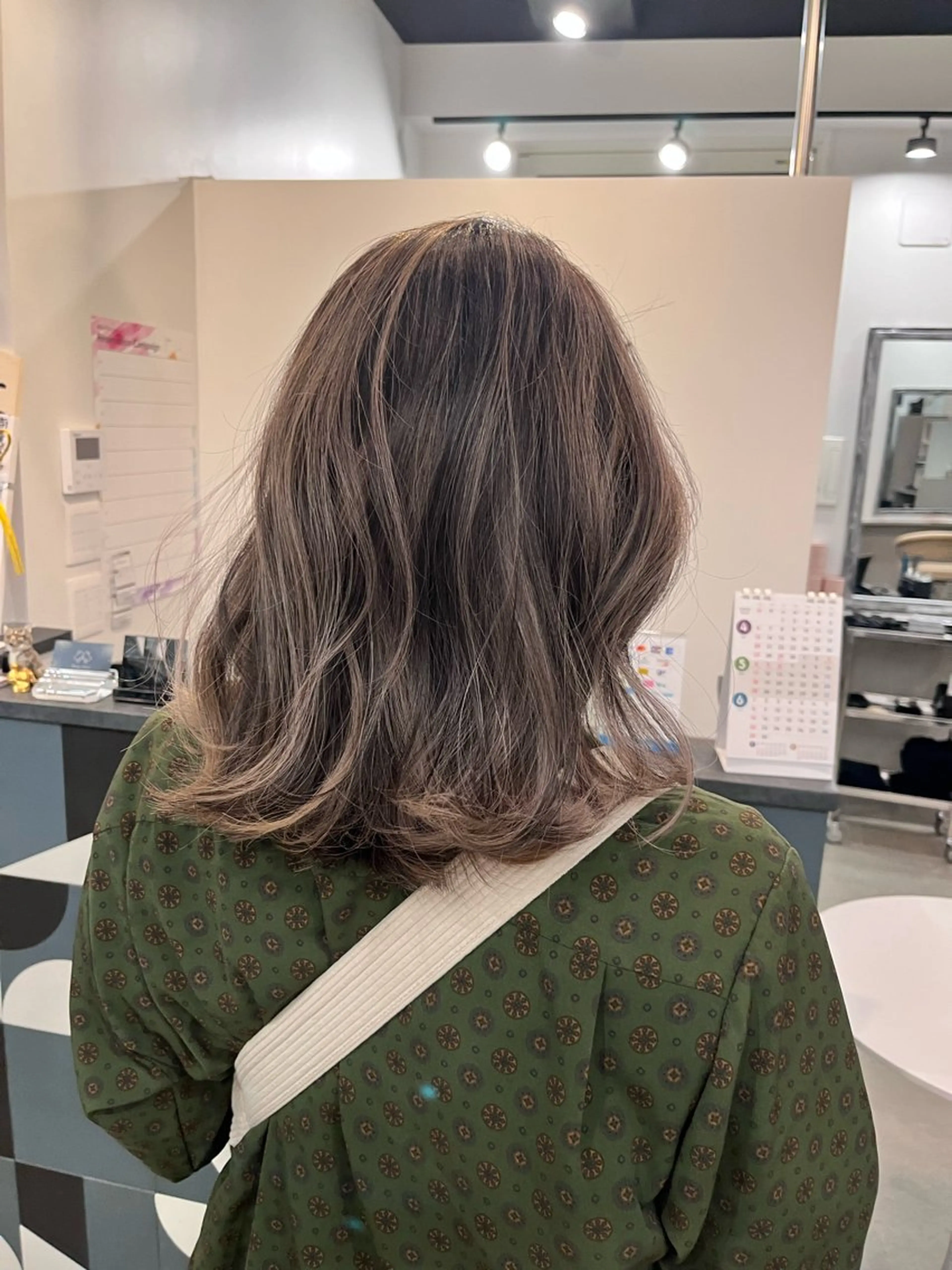 セミロング カラー バレイヤージュ ハイライトカラー ハイライト レイヤーカット ヘアカラー dogstar小林諒 レイヤー/パーマのヘアスタイル