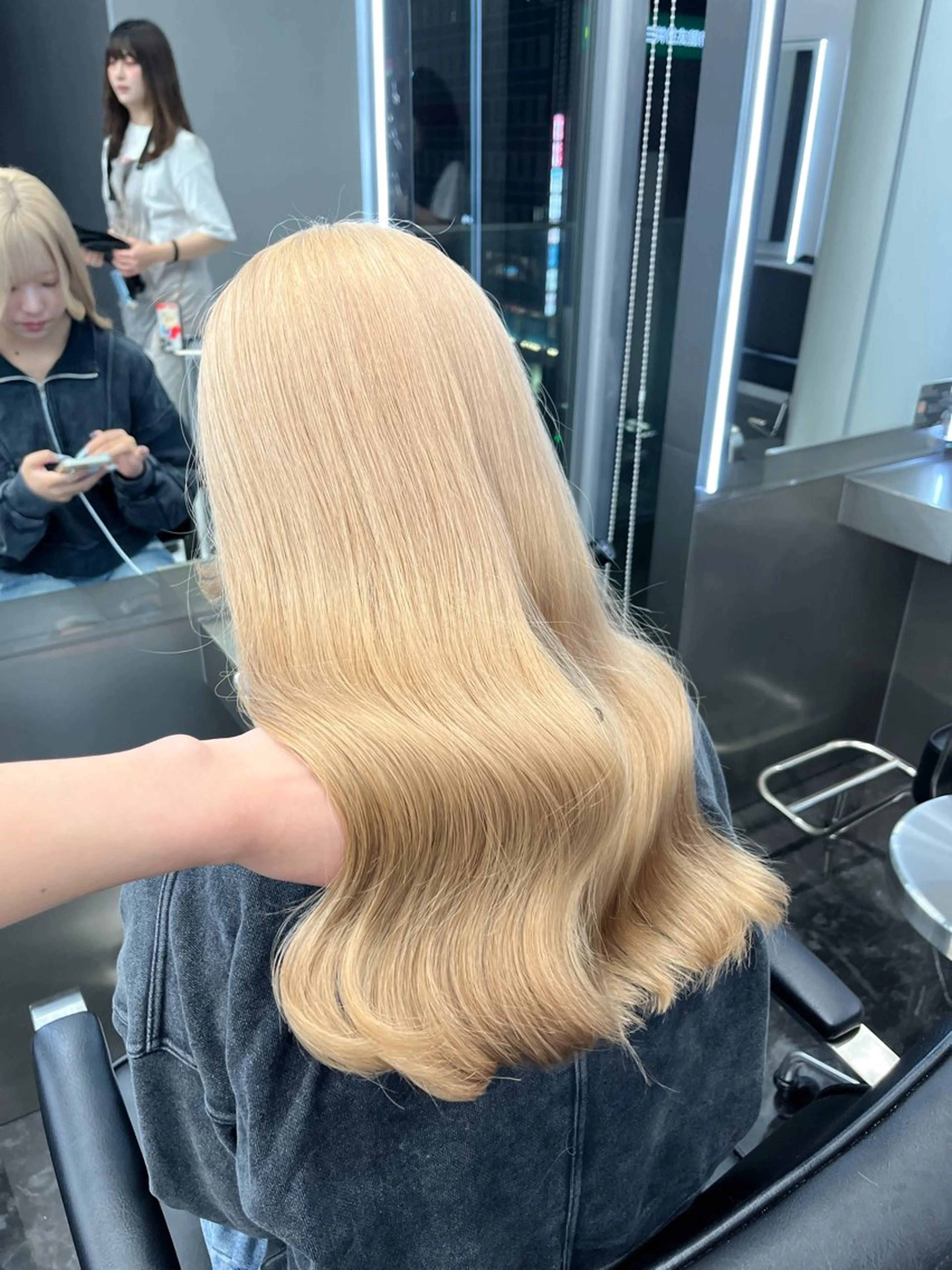 ロング カラー ブリーチ 抜きっぱなしブロンド 透明感カラー ハイトーンカラー 韓国風ヘア 韓国ヘア🖤/透明感 shihoのヘアスタイル