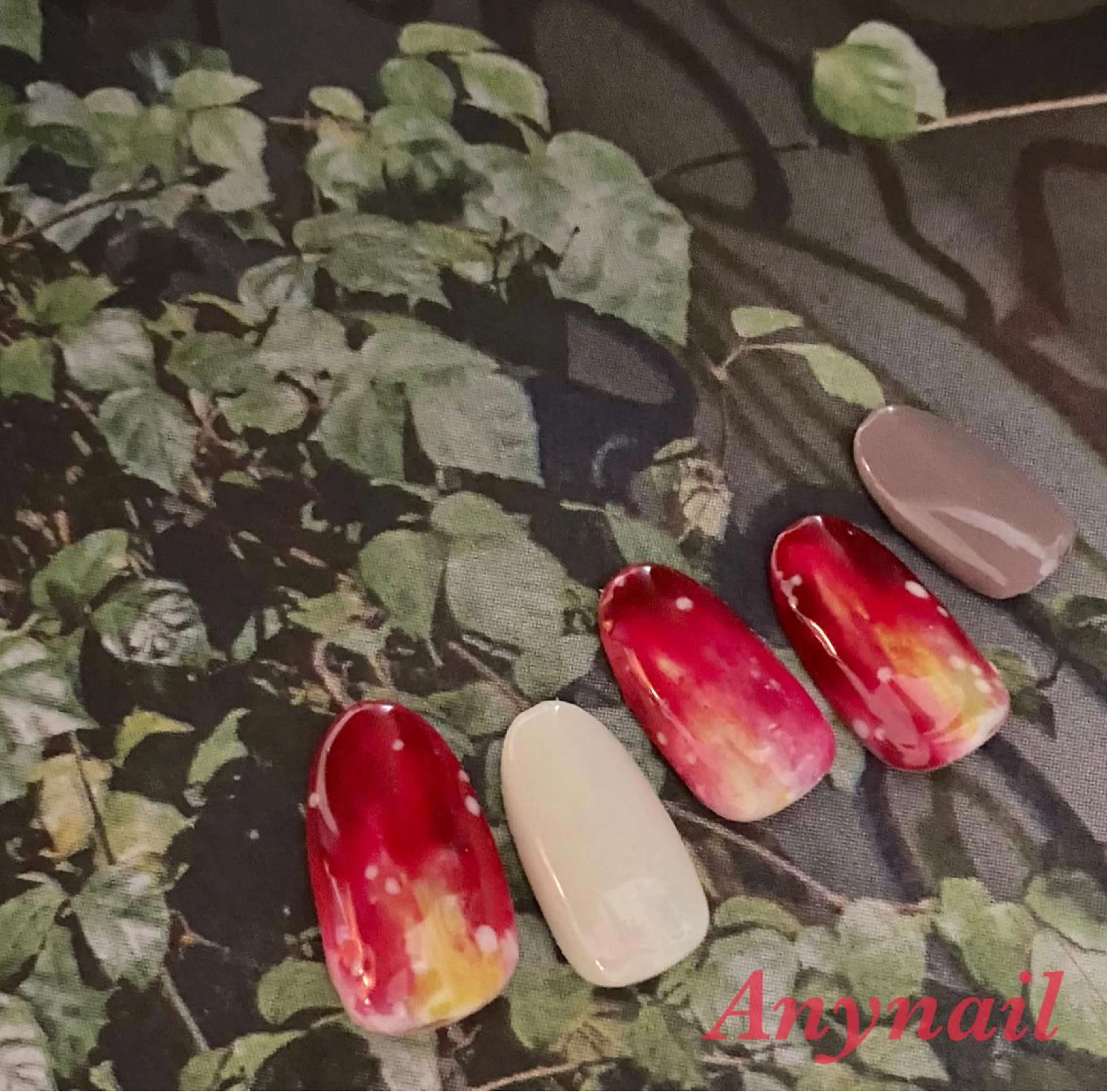 ネイル アートネイル ブルー 赤色 ハンドネイル 岩澤 恵子のネイルデザイン