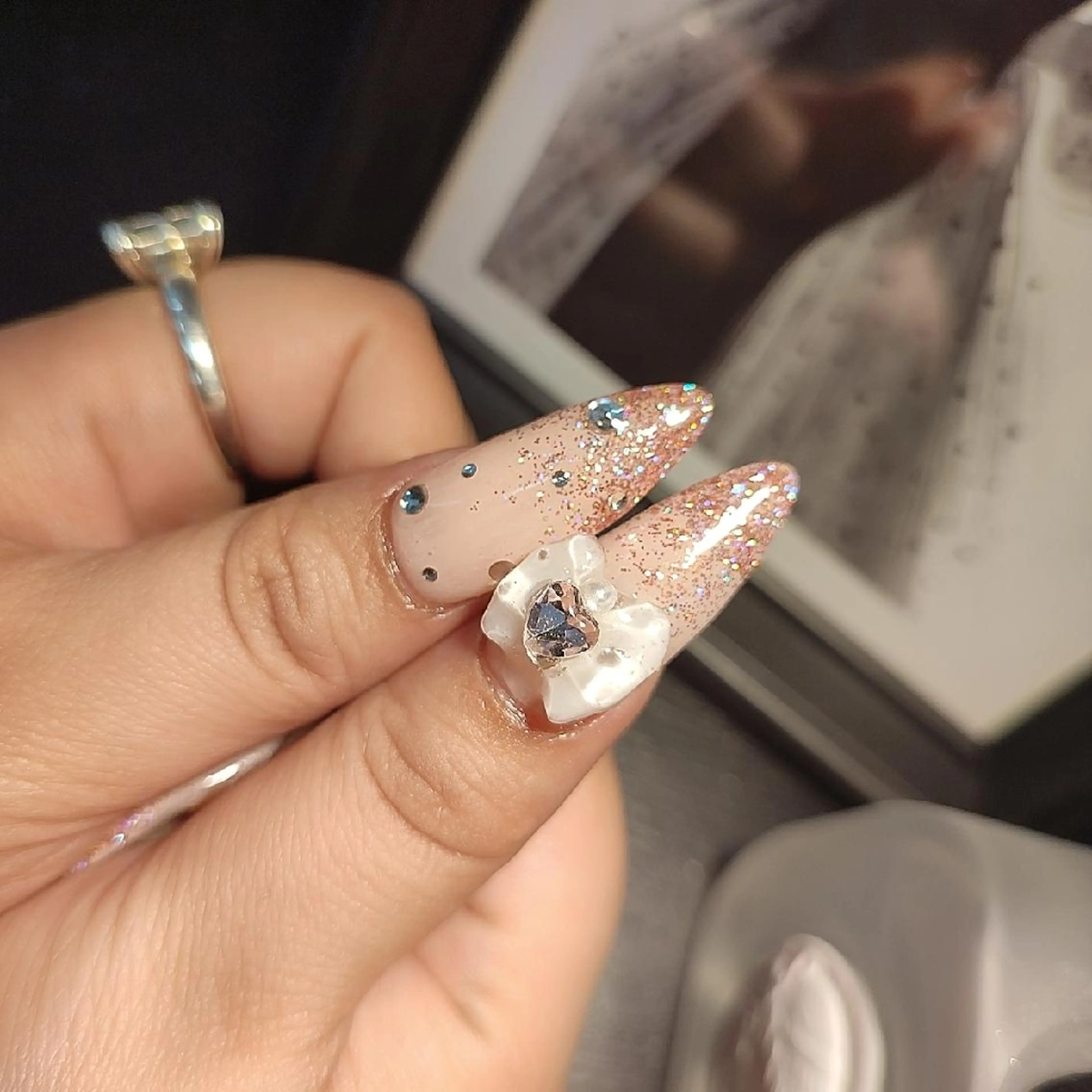 ネイル ハンドネイル RUNWAY 　　の眉毛・アイブロウイメージ