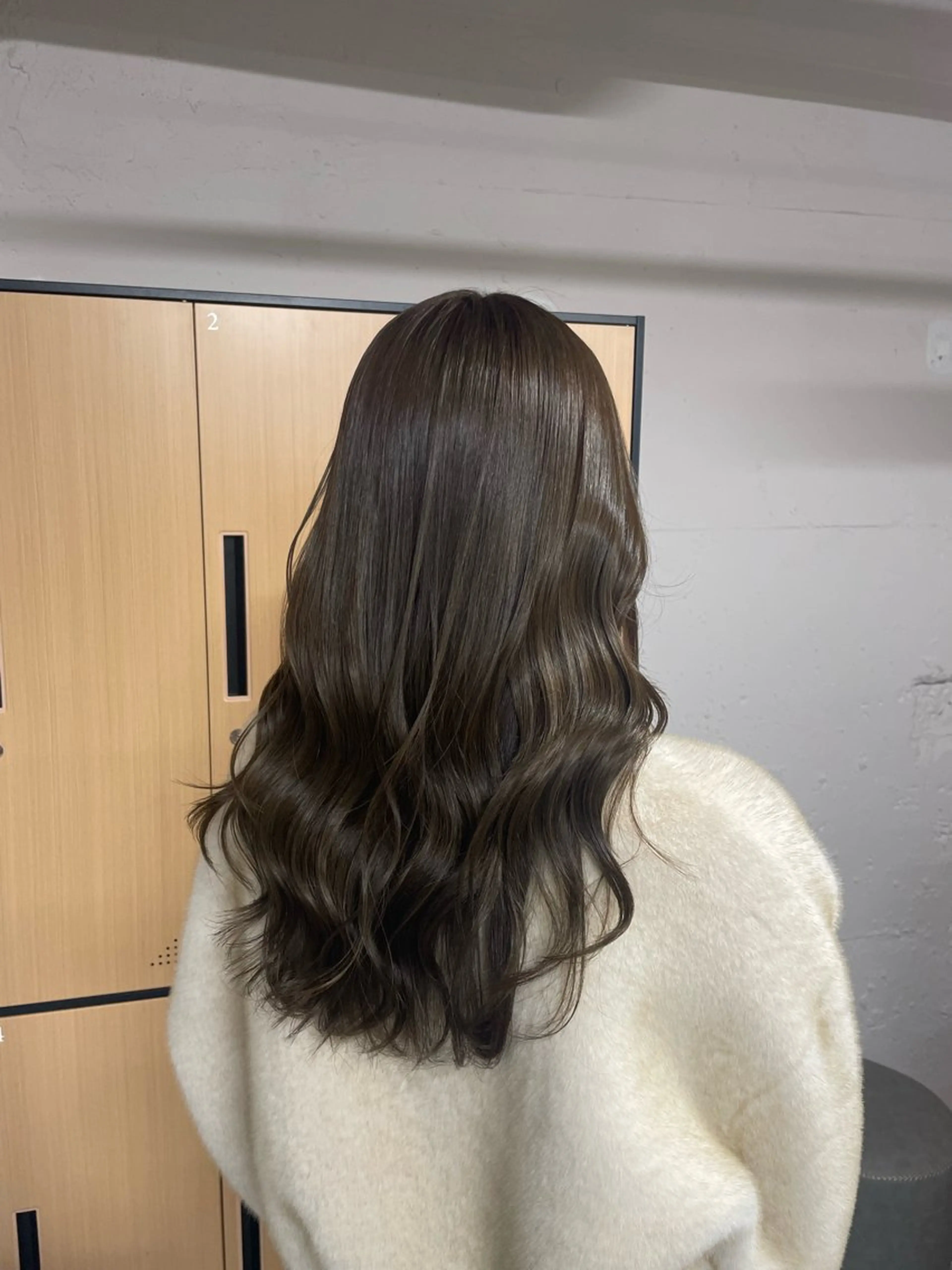 セミロング カット ヘアカラー tokute 中野真咲🐺のヘアスタイル