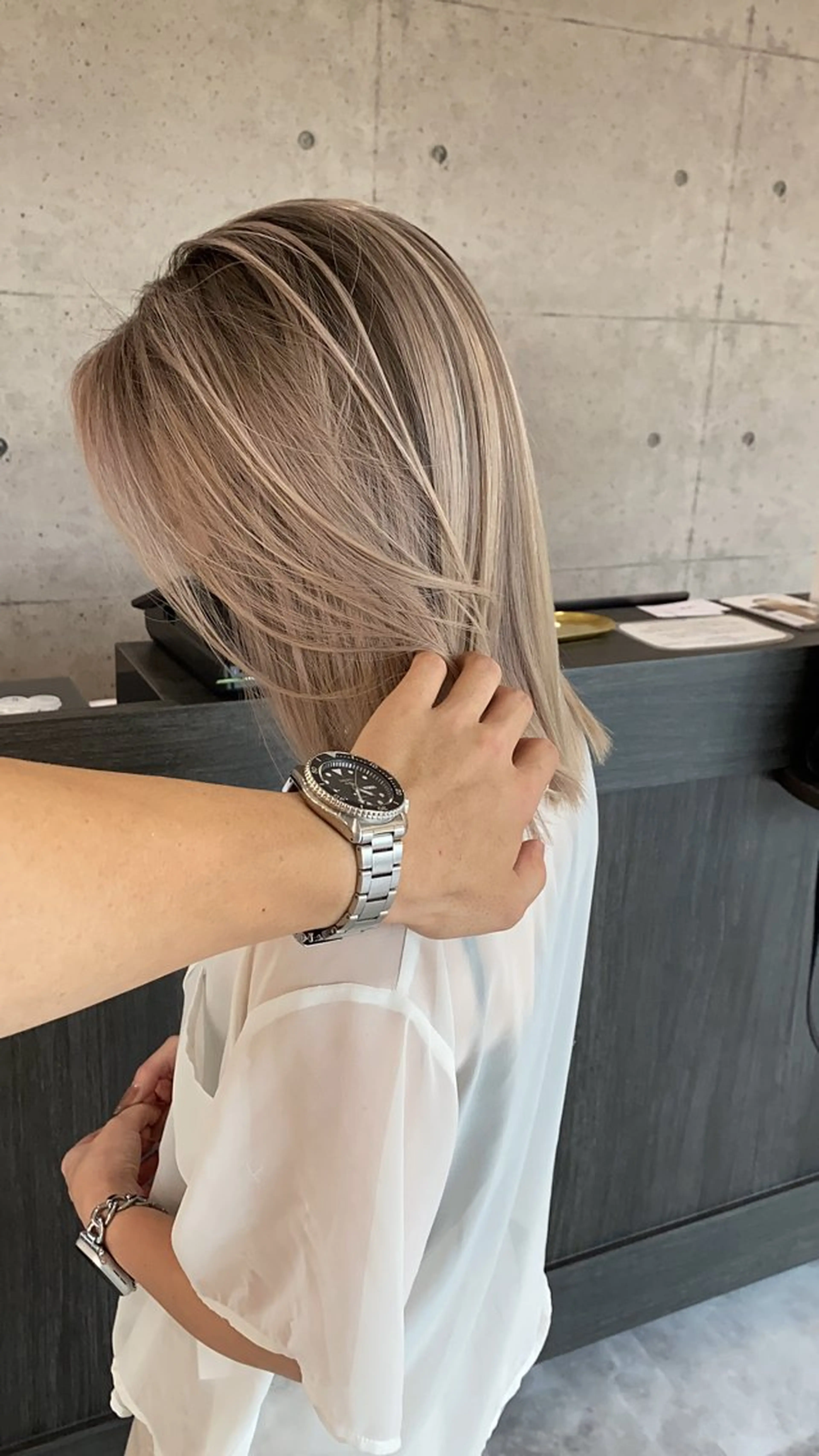 ミディアム カラー ショートボブ アディクシーカラー ブリーチ ケアブリーチ ダブルカラー SUZU/岡山/矯正 ブリーチ/レイヤーのヘアスタイル