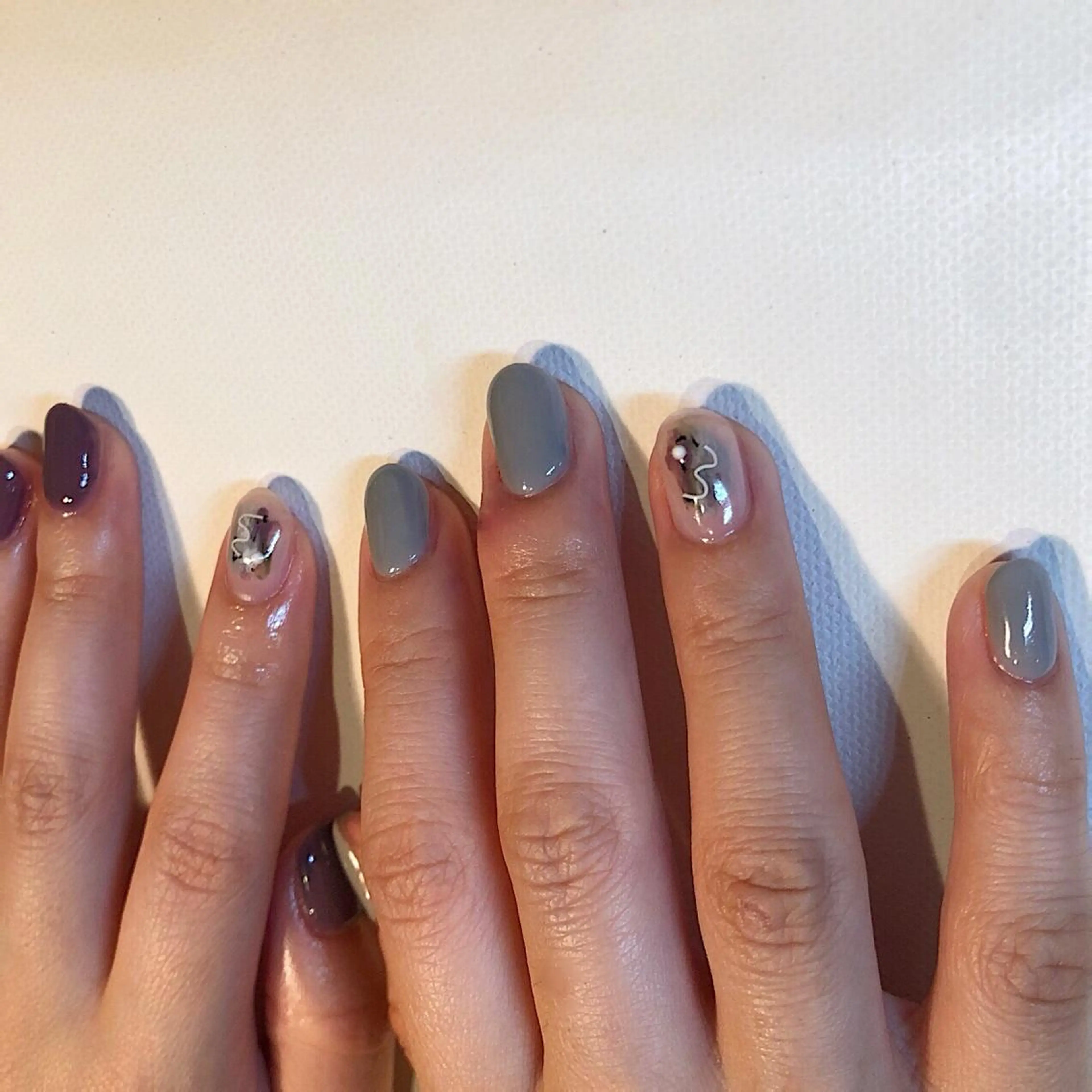 ハンド☆オフ込み☆ワンカラー+2本アート￥7700の写真