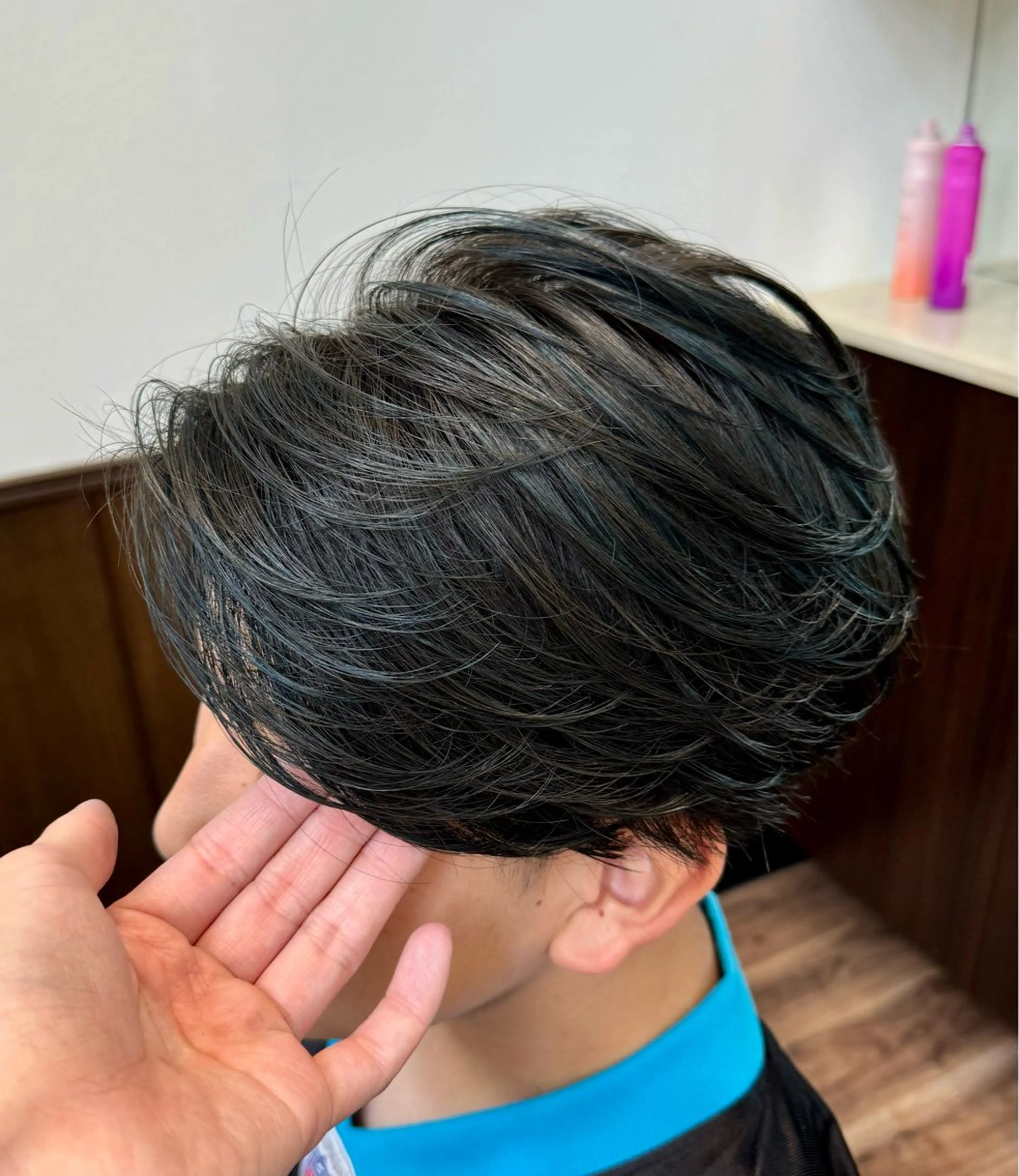 ショート カラー メンズ メンズブリーチ メンズハイライト メンズメッシュ ブリーチ ブルーカラー カット ヘアカラー トリートメント 長屋 裕也のヘアスタイル