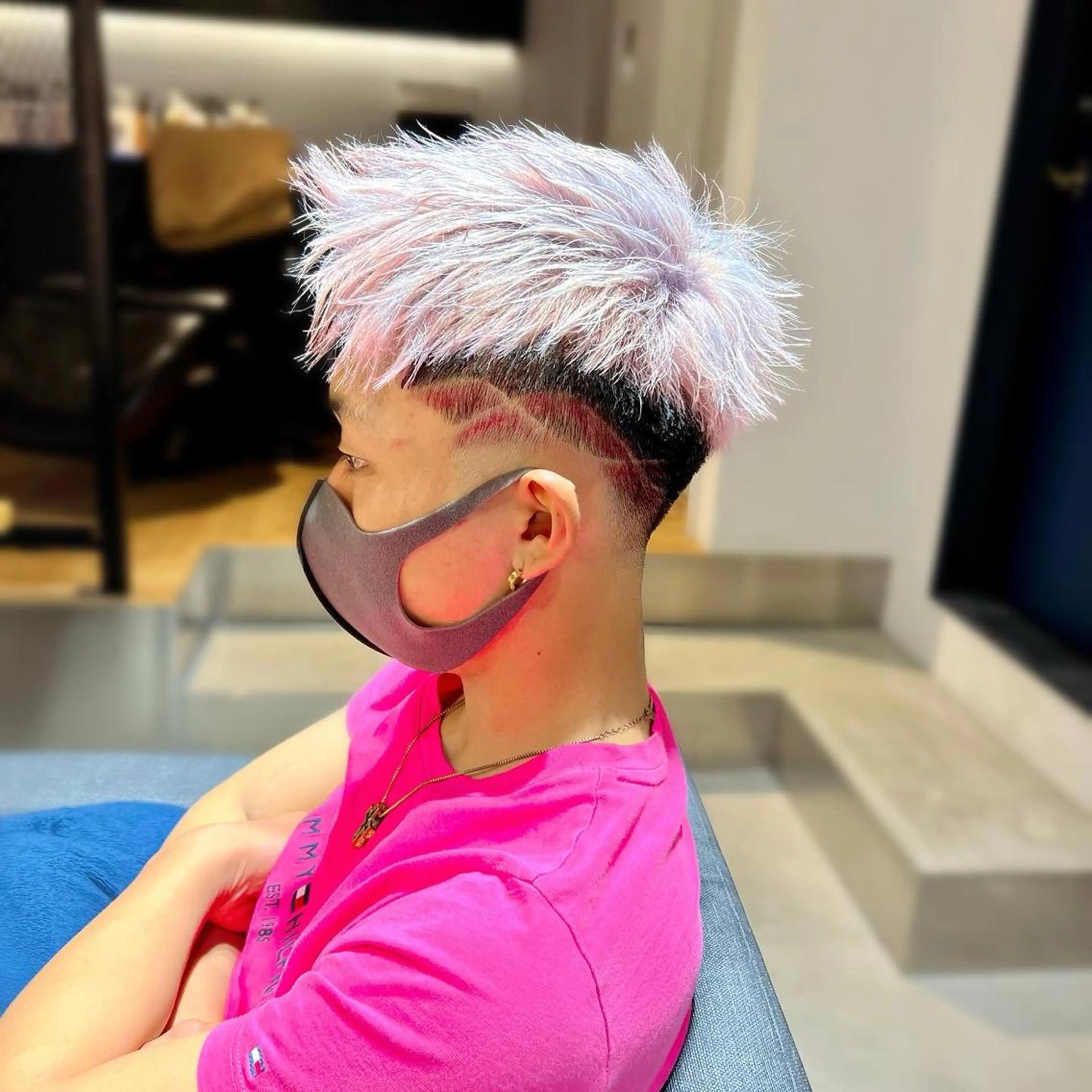 カラー メンズ フェードカット スキンフェード アッシュ ピンクカラー ピンクアッシュ カット ヘアカラー トリートメント メンズ専門　井藤 雅也のヘアスタイル