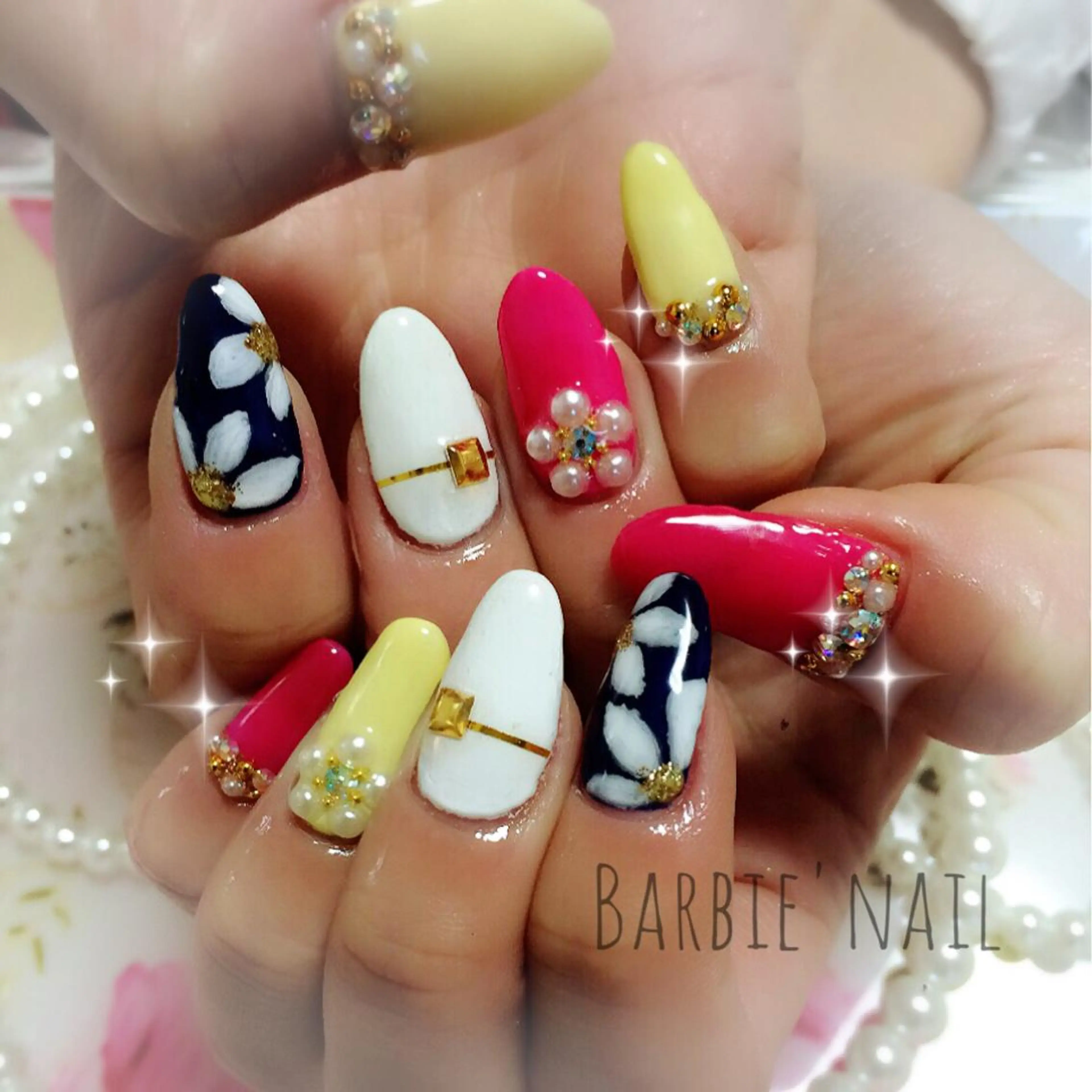 ネイル フラワーネイル ネイビー ピンク ホワイト 27salon yuinaのネイルデザイン