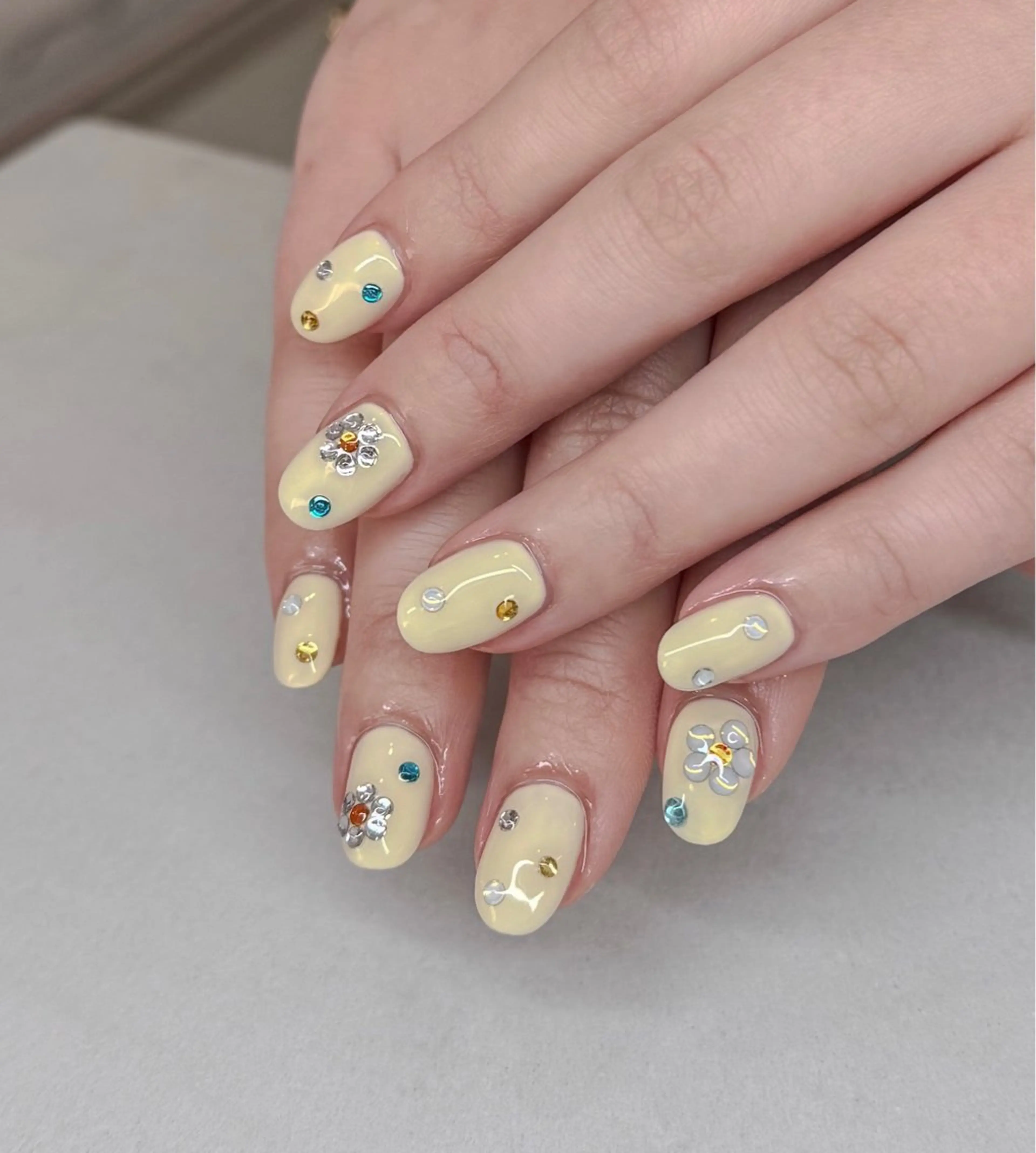 ネイル ワンカラーネイル ストーンネイル num-fi Aiのネイルデザイン