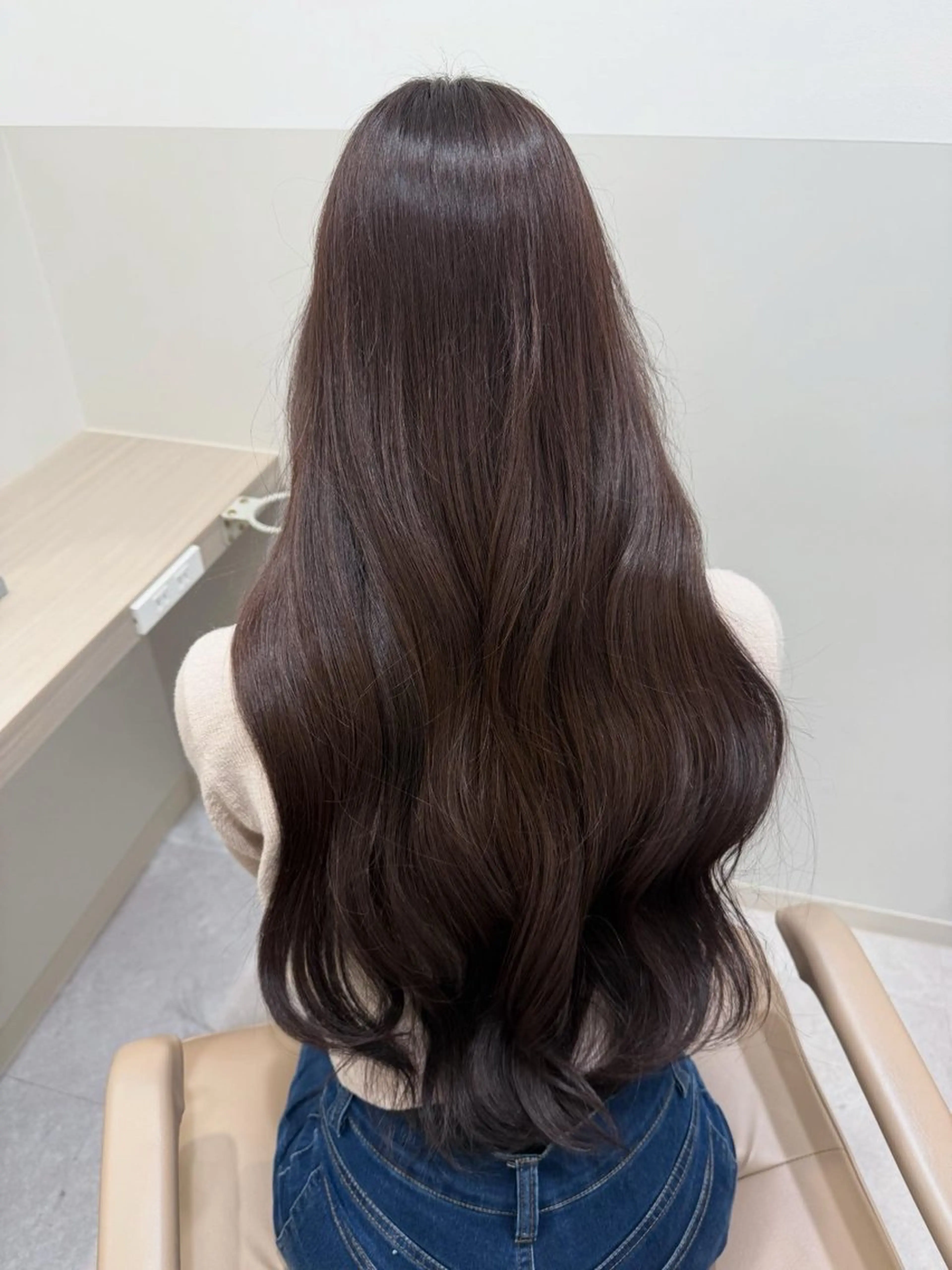 ロング カラー ヘアカラー SALOWIN MITO所属・nana /ベージュ / 透明感カラーのヘアスタイル