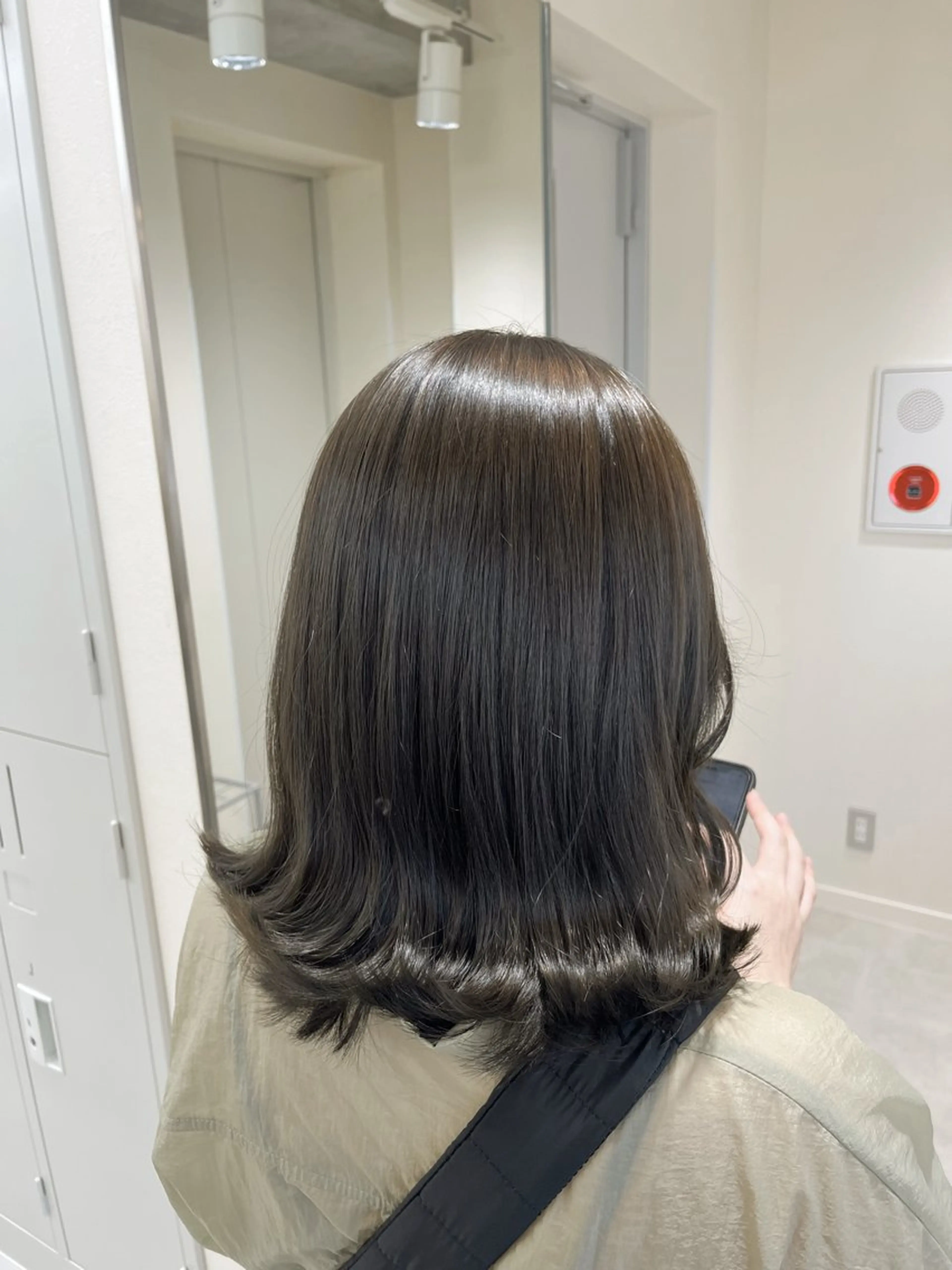 ミディアム カラー グレージュ オリーブグレージュ オリーブグレー ユイナ 🕊NaVI ベージュ/透明感のヘアスタイル