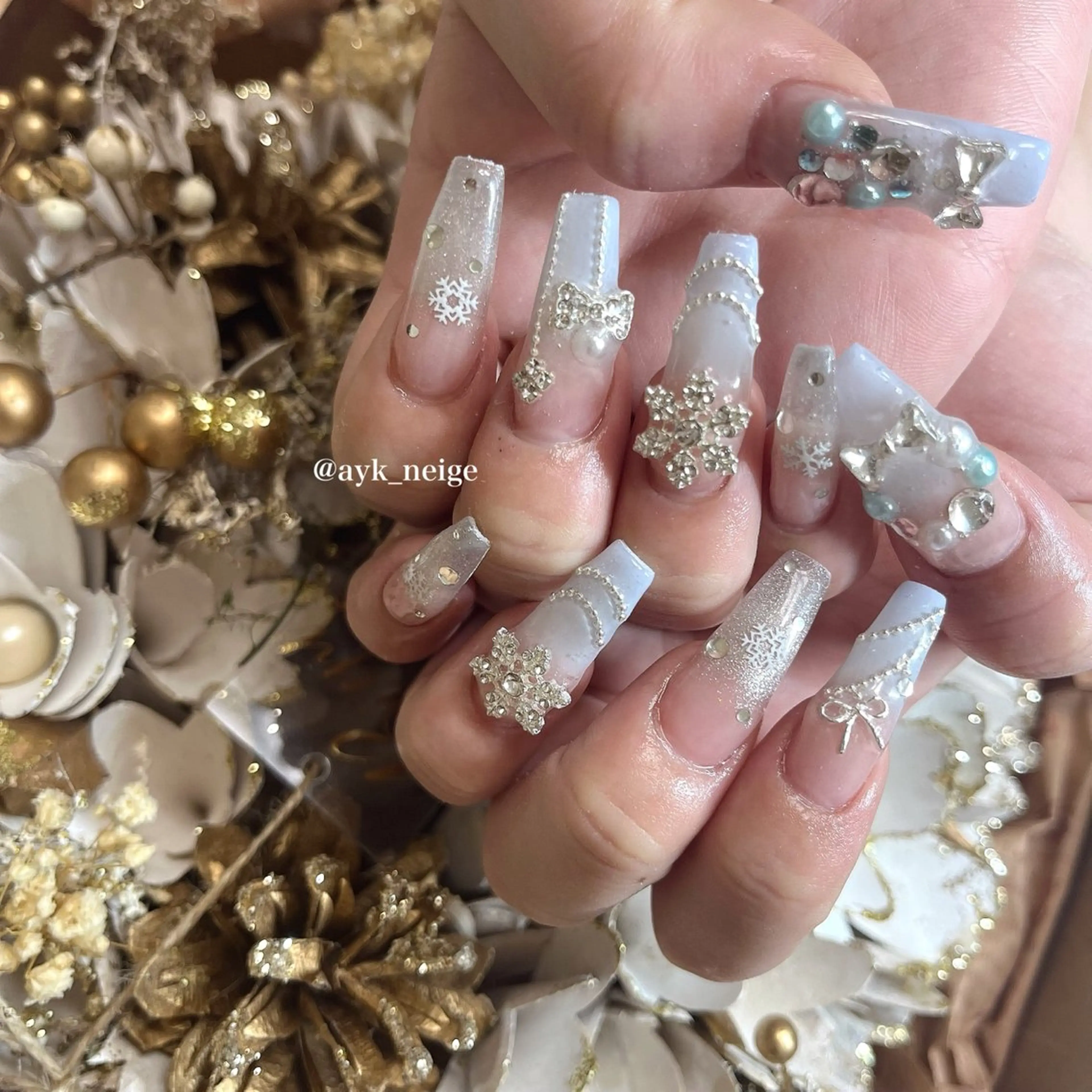 ネイル フットネイル キラキラネイル 韓国ネイル リボン シンプルネイル n'eige nail所属・大谷 綾香のネイルデザイン