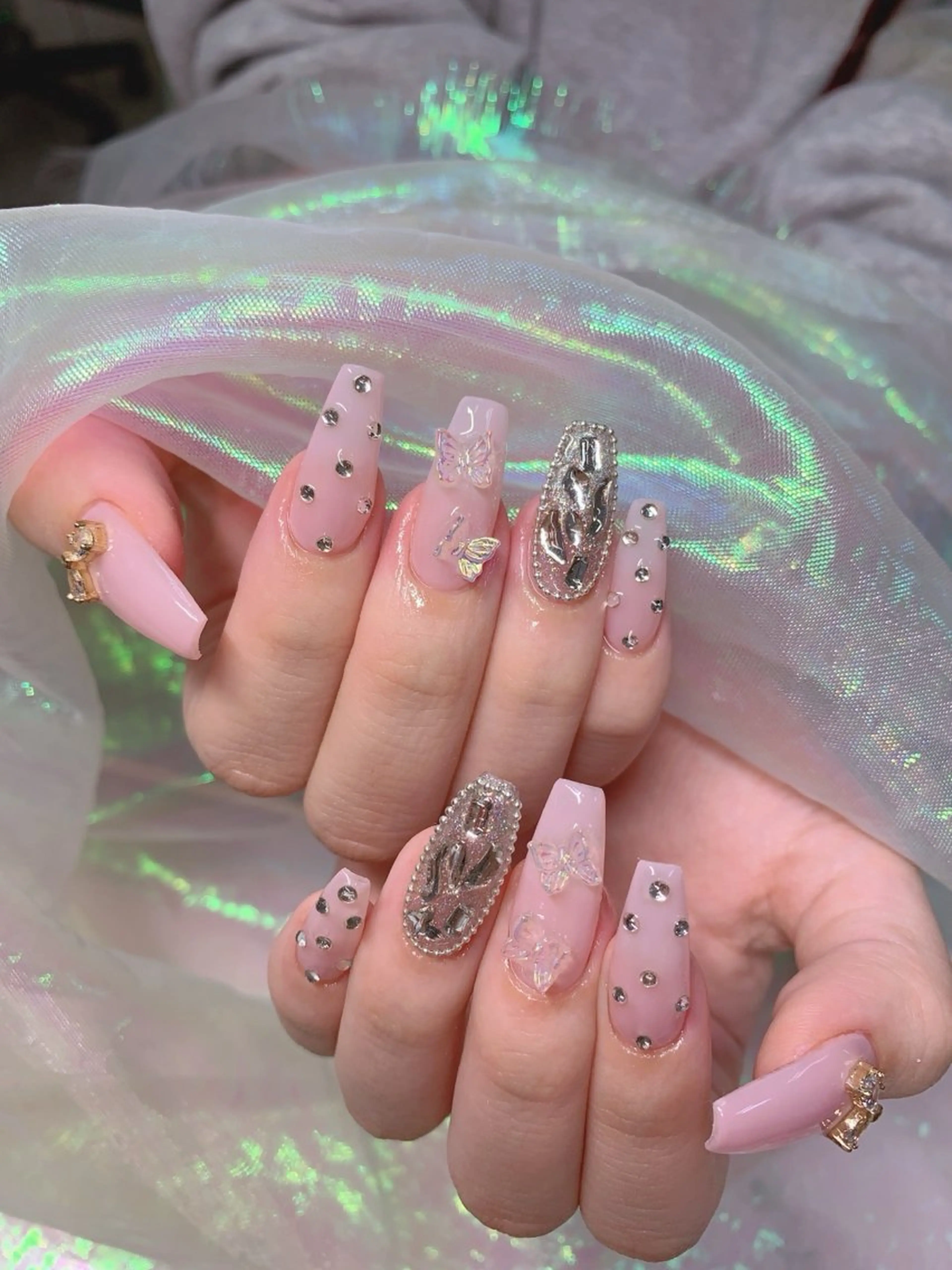 ネイル ブルー チークネイル フレンチネイル ハート ホログラムネイル インフィニティ ネイルサロンのネイルデザイン