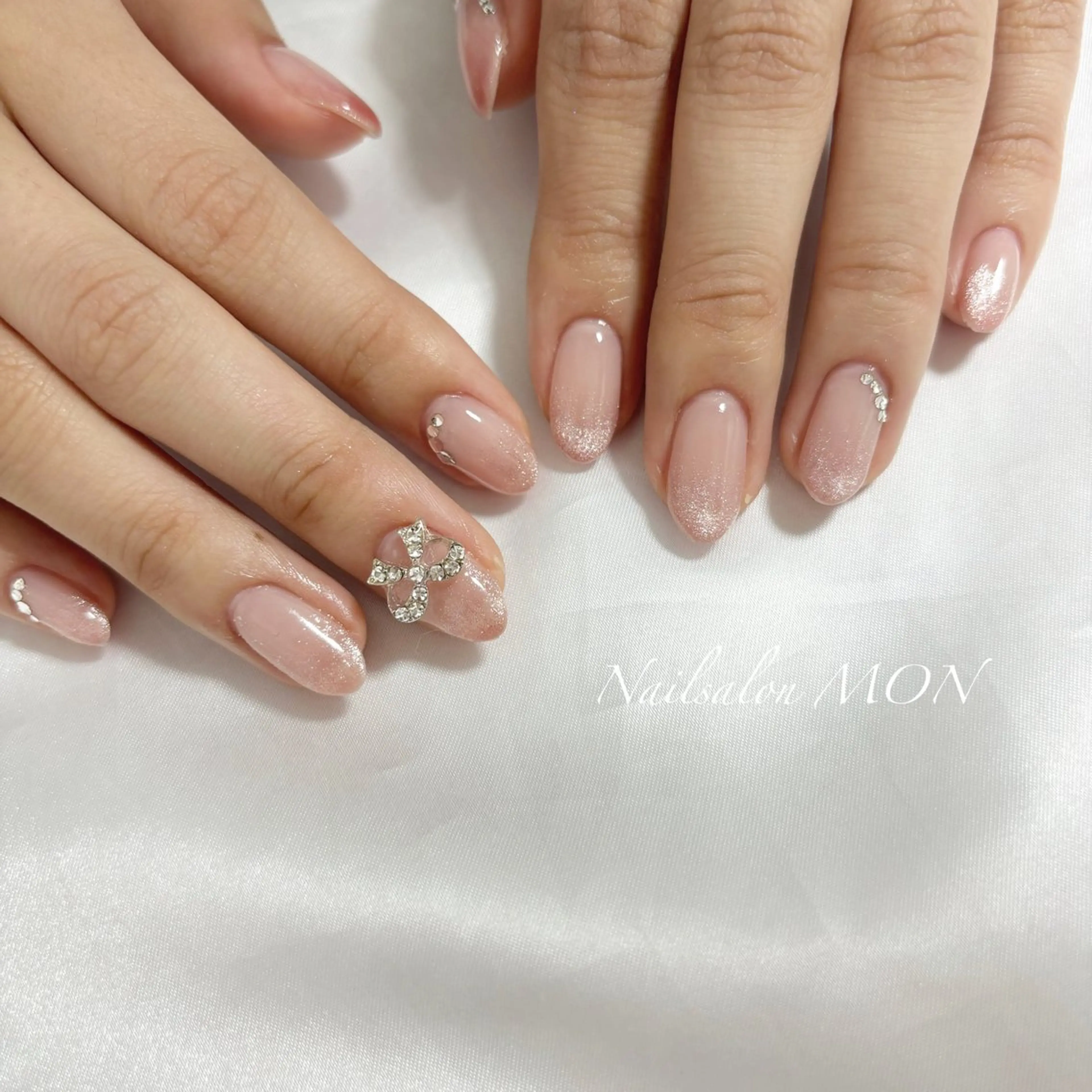 ネイル ストーンネイル ハンドネイル Nailsalon MONのネイルデザイン