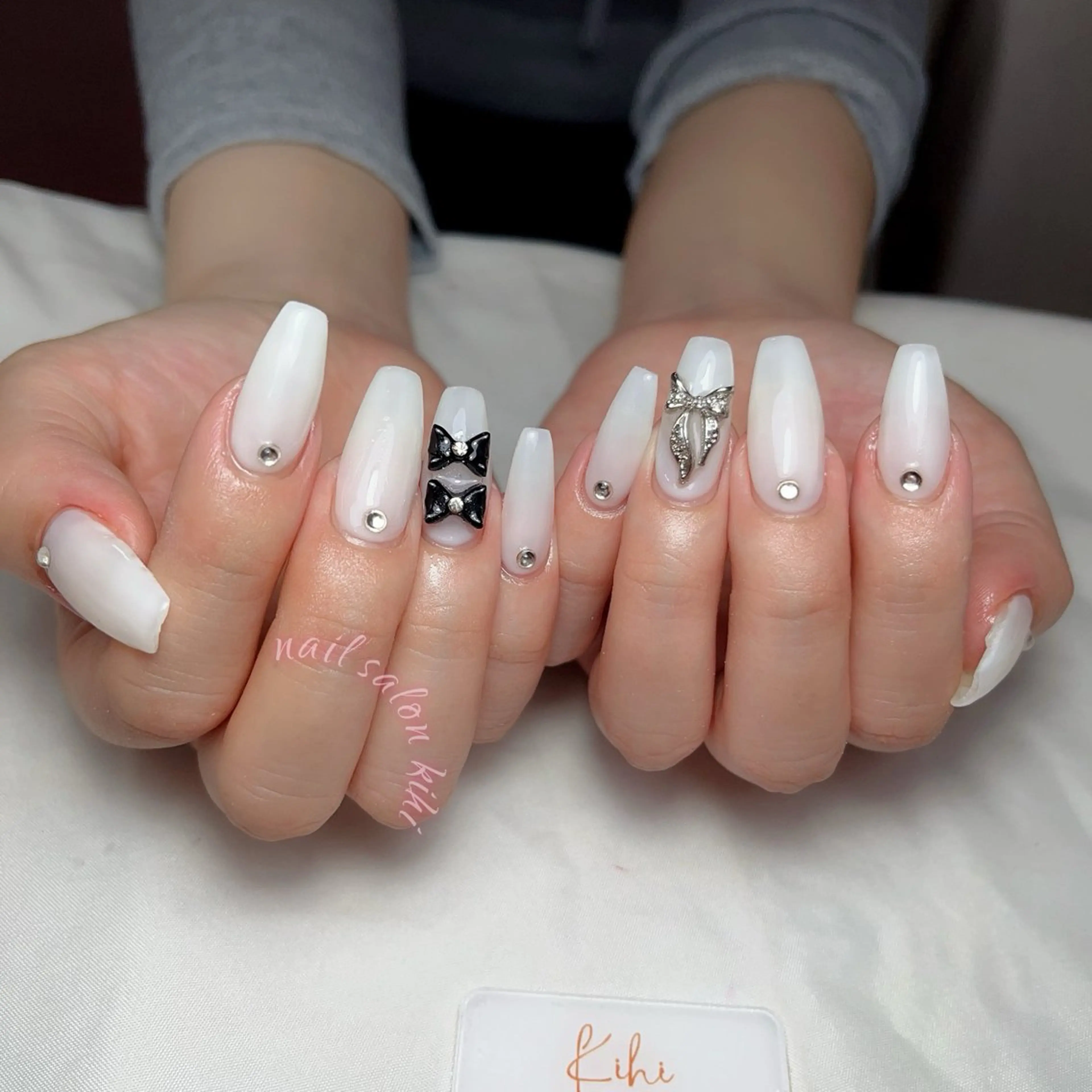 ネイル アートネイル フレンチネイル ジェルネイル グラデーション 韓国ネイル ハンドネイル さくら💮💮 【オフ無料】のネイルデザイン