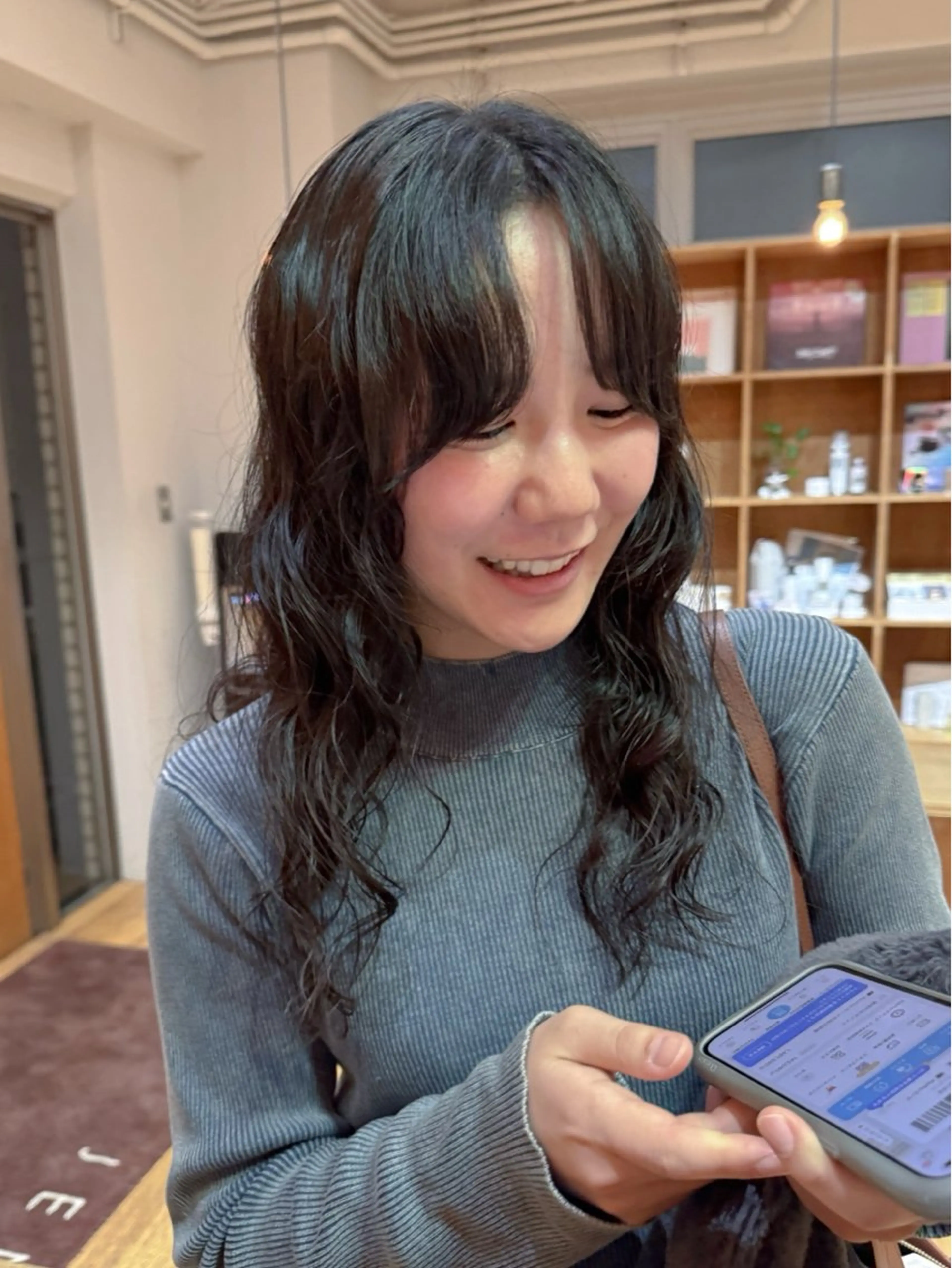ミディアム パーマ 大橋 芽衣のヘアスタイル