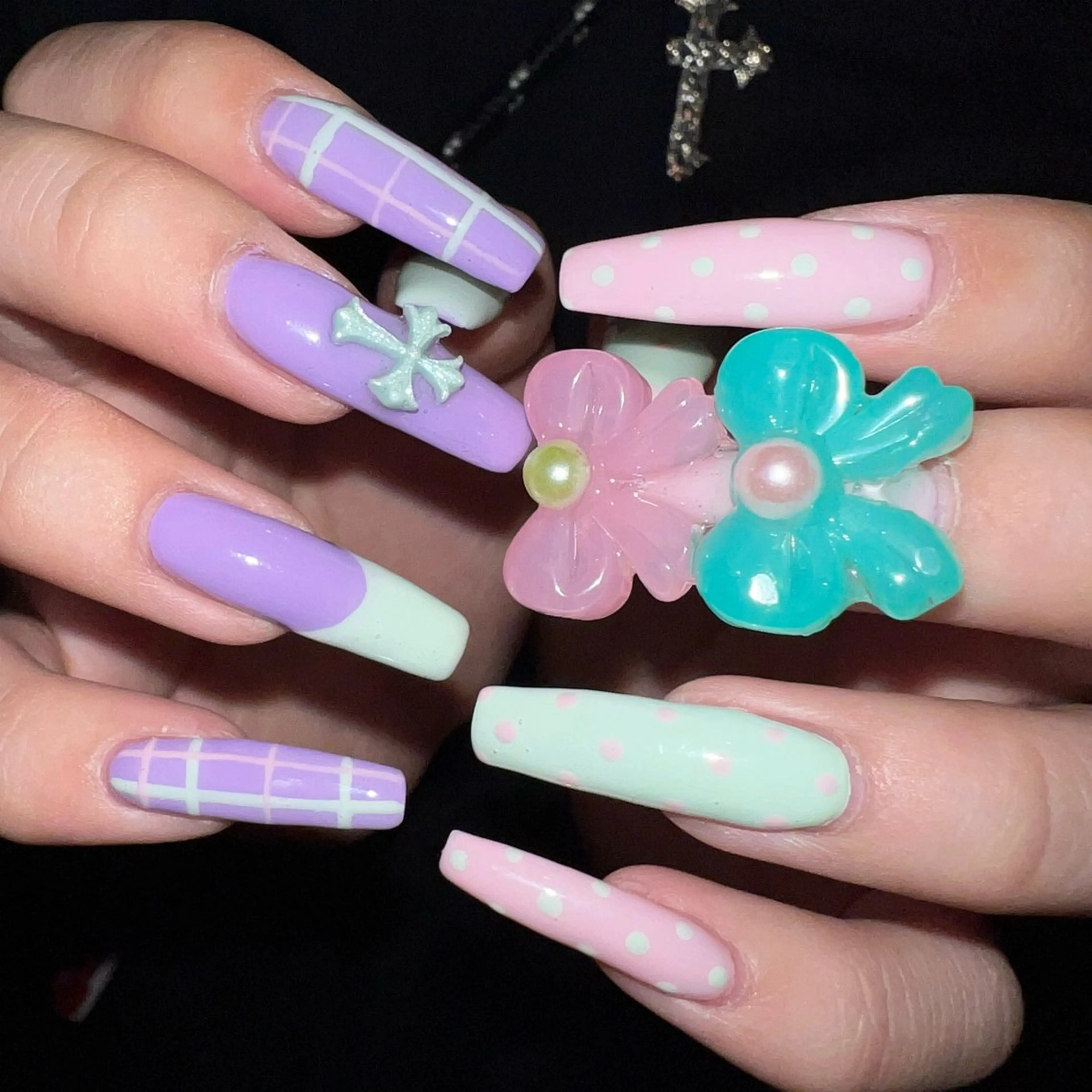 ネイル ロングネイル リボン ⁸ᵃᵖᵖʸ🐝⋆゜ MöEのネイルデザイン