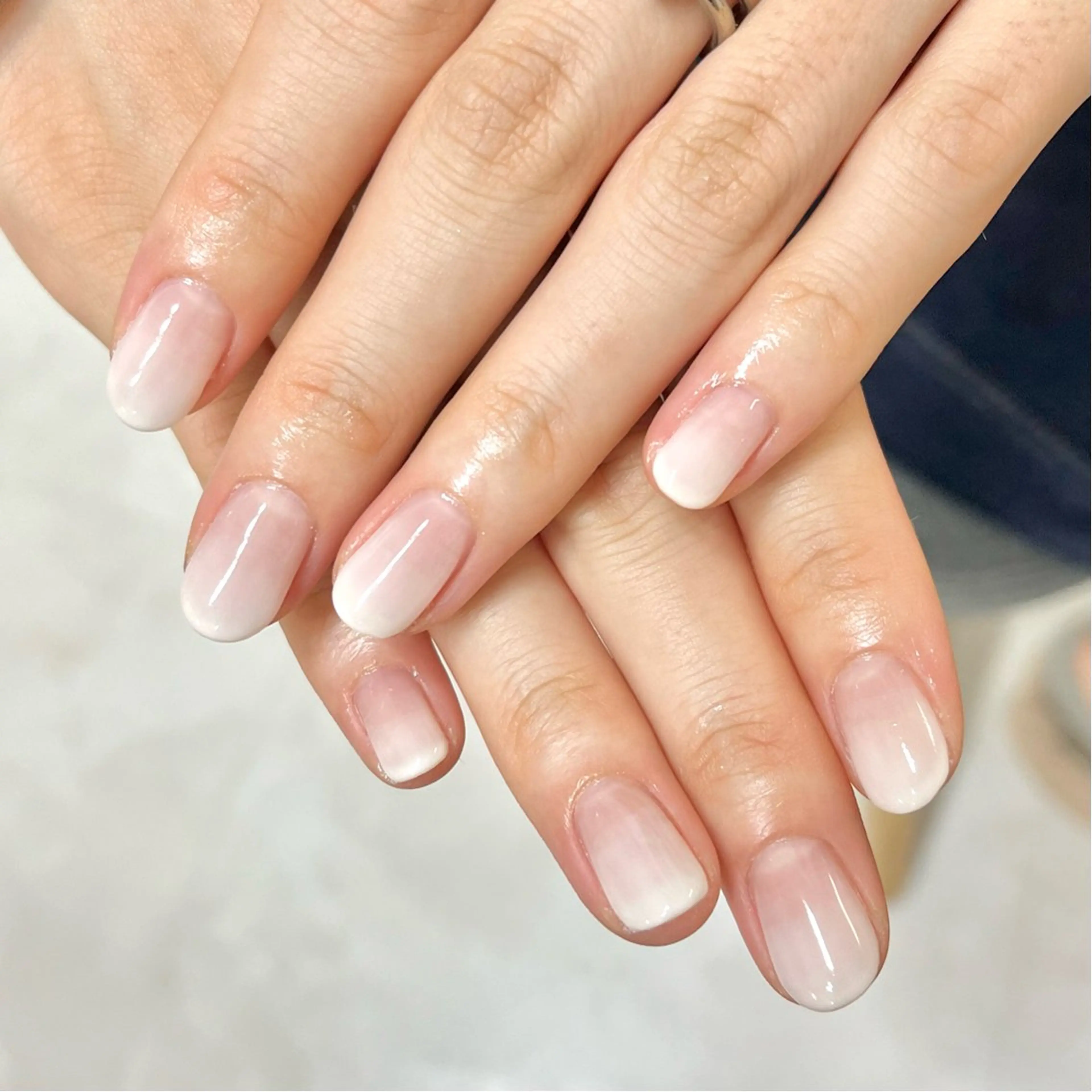 ネイル 長さ出し ジェルネイル グラデーション ニュアンスネイル オフィスネイル One’Ness所属・One’Ness Nana🤍のネイルデザイン