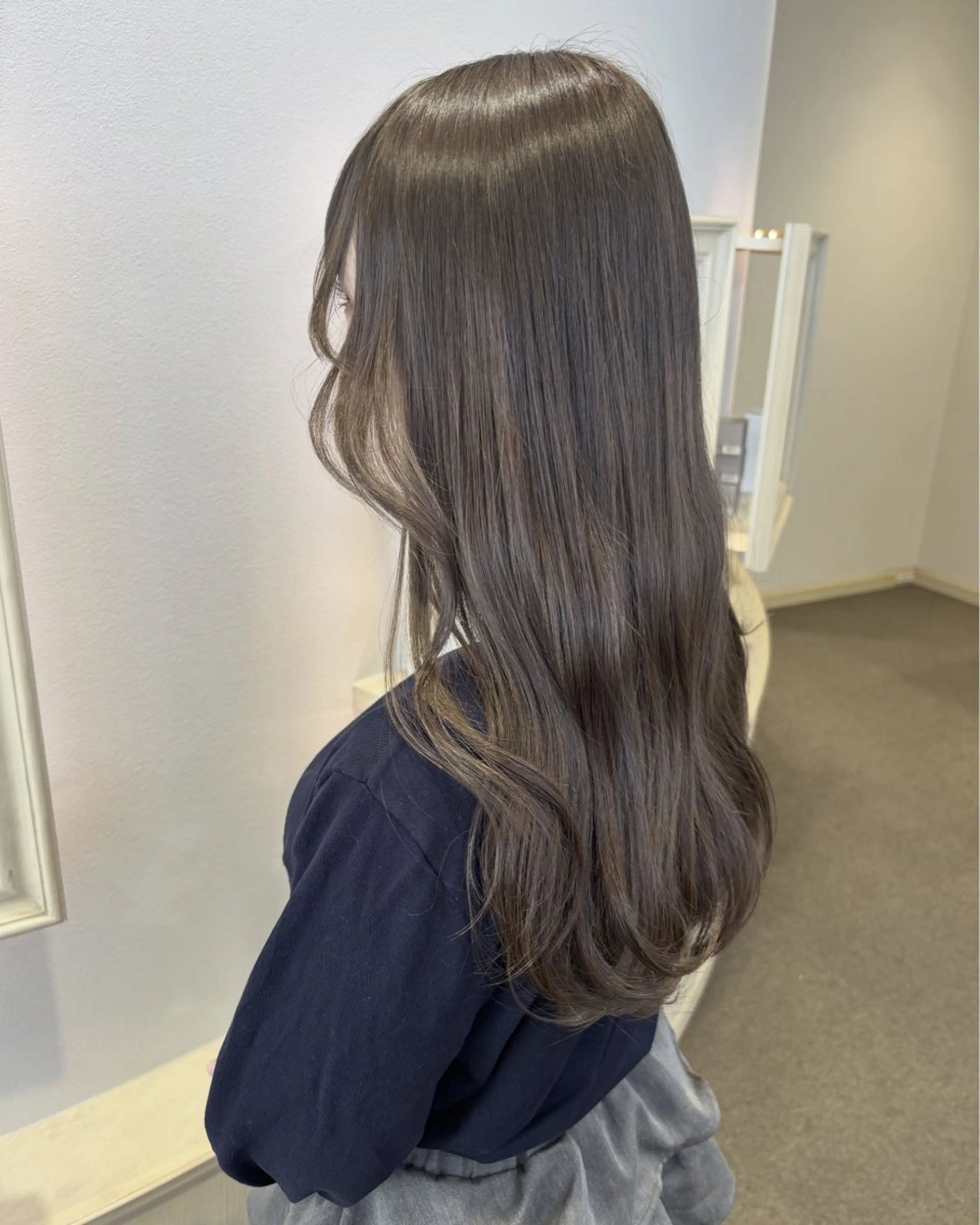 ロング カラー ベージュカラー ブリーチ 透明感カラー グレージュ ブリーチなしカラー カット ヘアカラー トリートメント サソウ ユリエ🥥のヘアスタイル