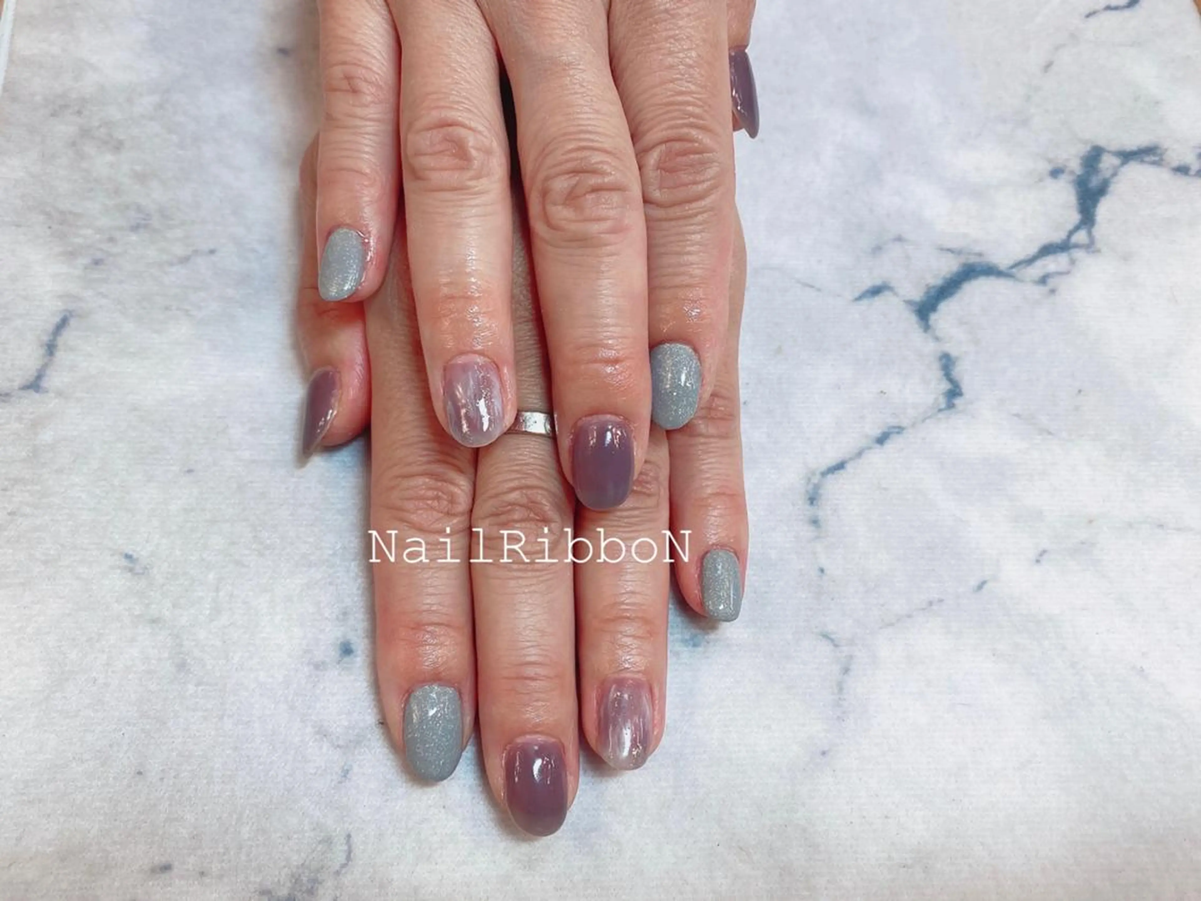 ネイル ネイルリボン 受付スタッフのネイルデザイン