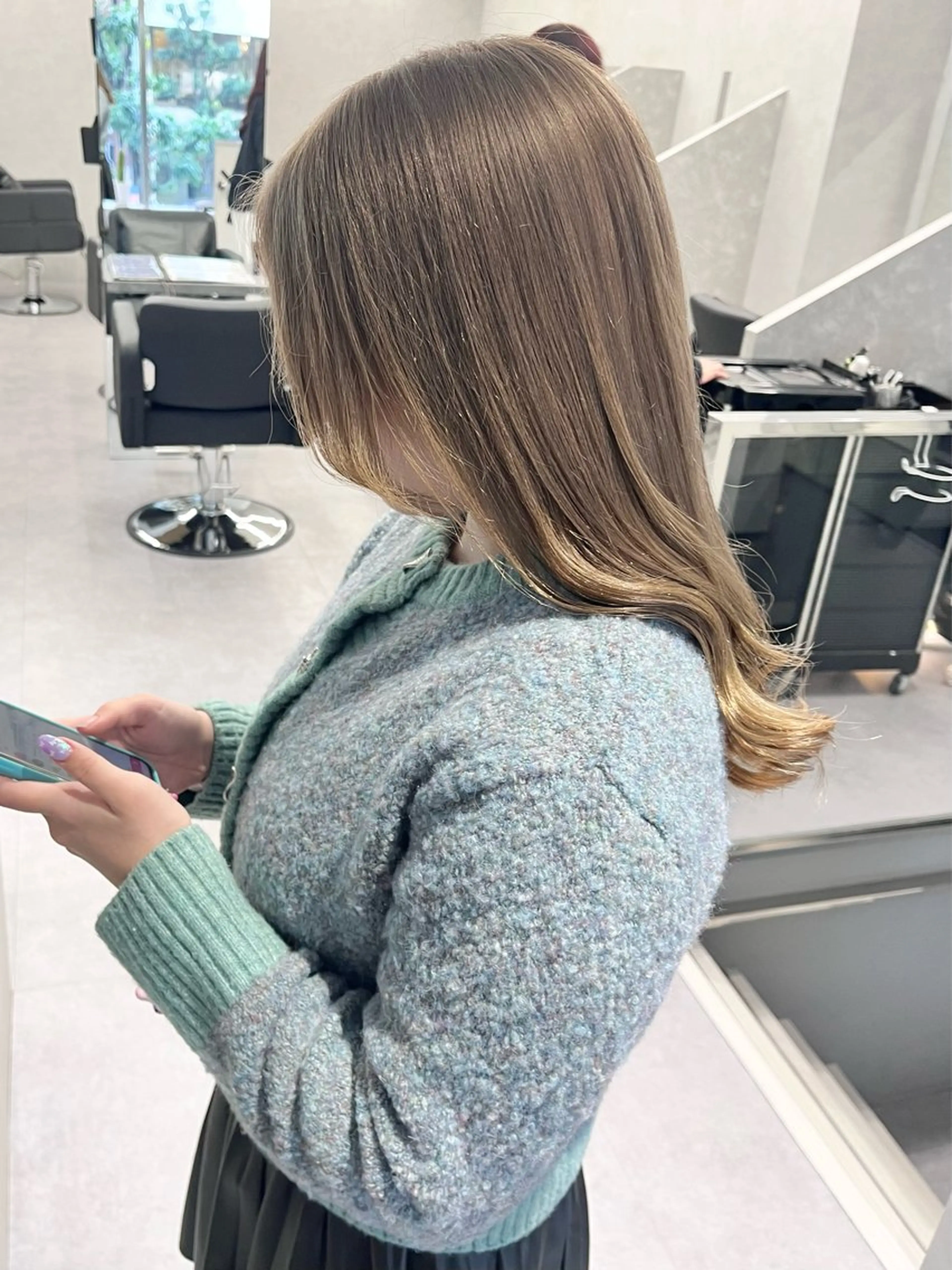 ミディアム カラー デザインカラー ダブルカラー グレージュ ハイトーンカラー インナーカラー デザインカラー 小西勇次のヘアスタイル