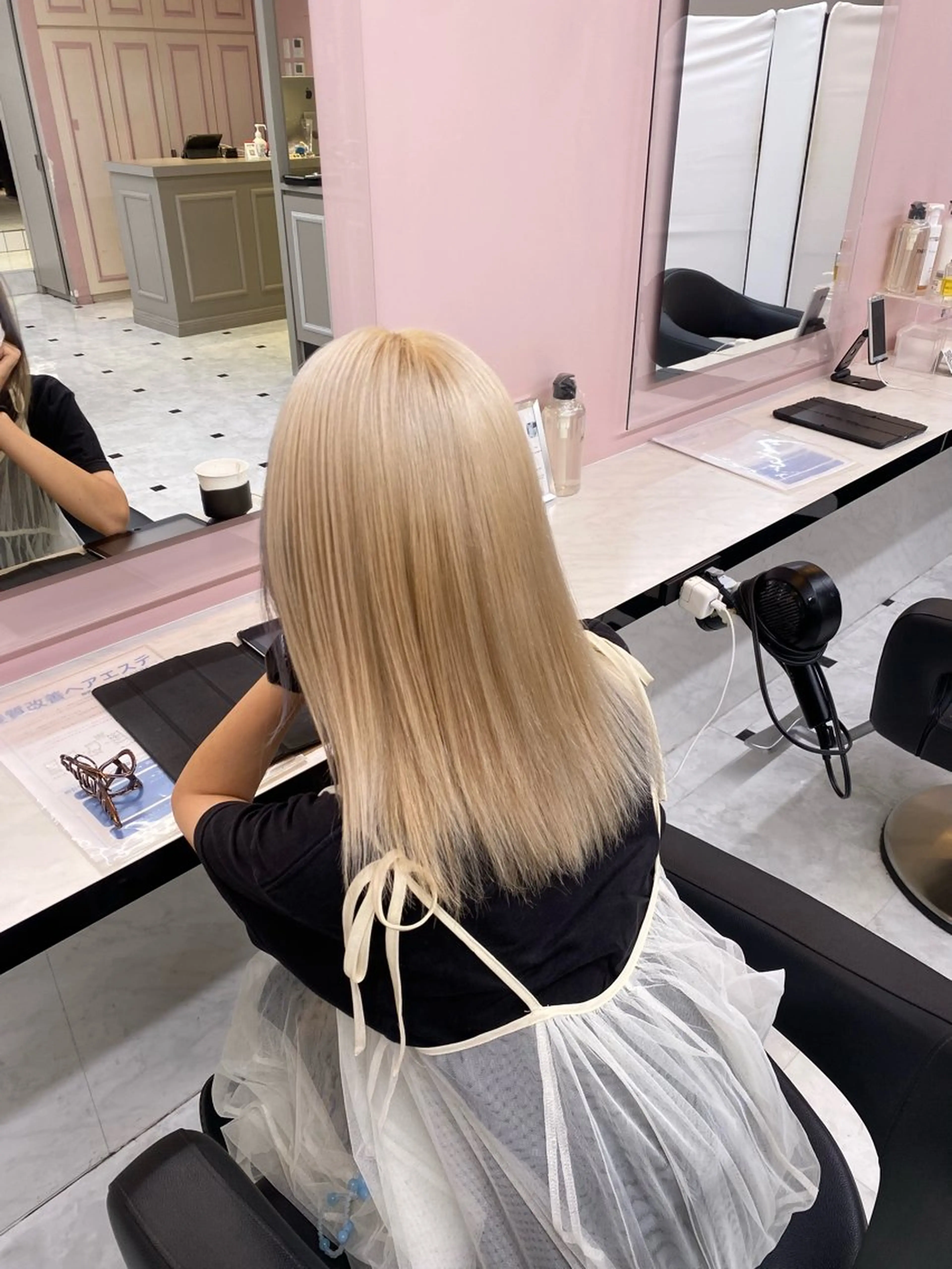 ロング カラー ヘアカラー 透明感ベージュカラー 🪞上野🪞AIのヘアスタイル