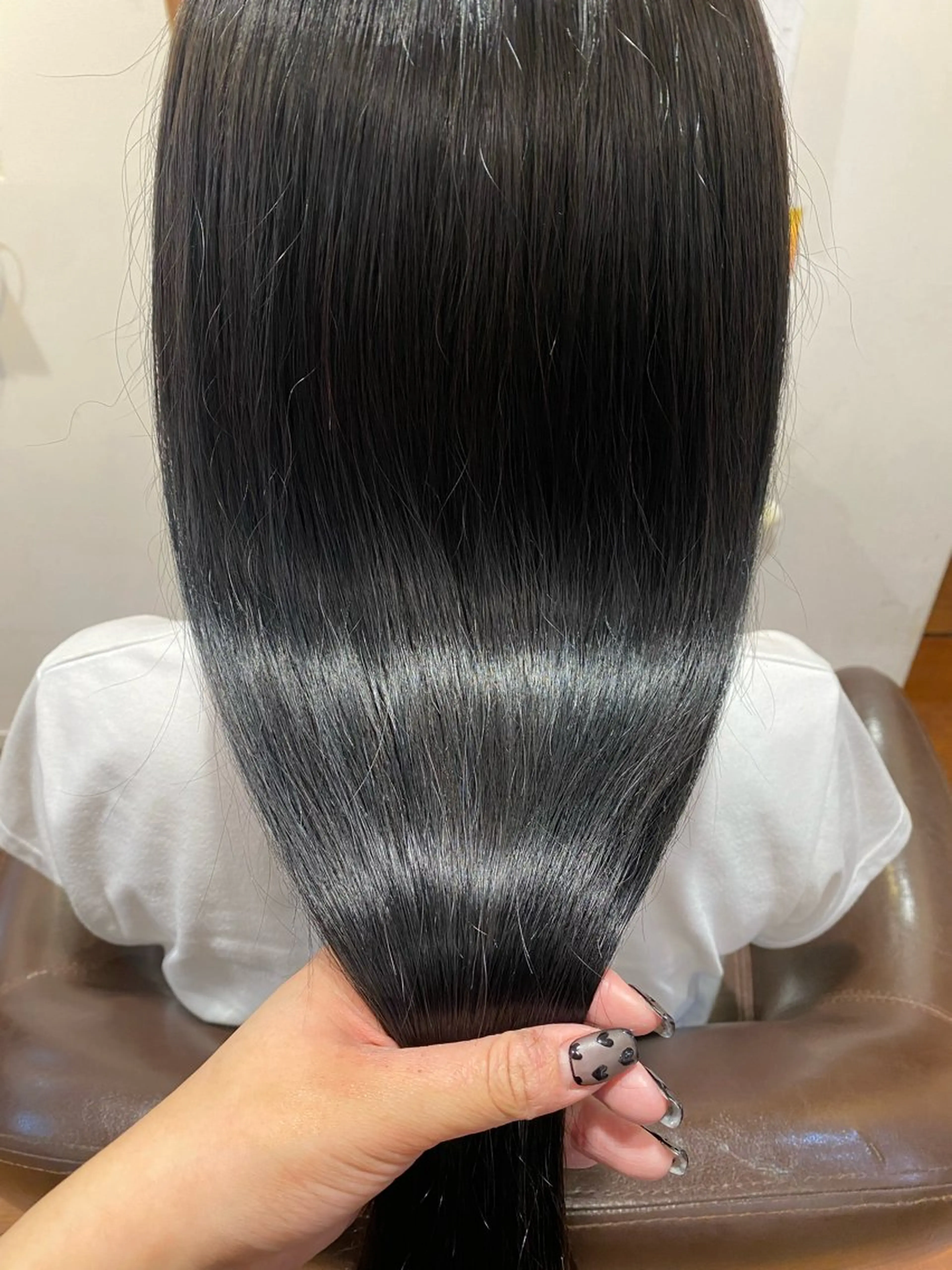 ロング カラー ブルーカラー ブルーグレー ブリーチなし透明感 🕊ワダ　ユイのヘアスタイル