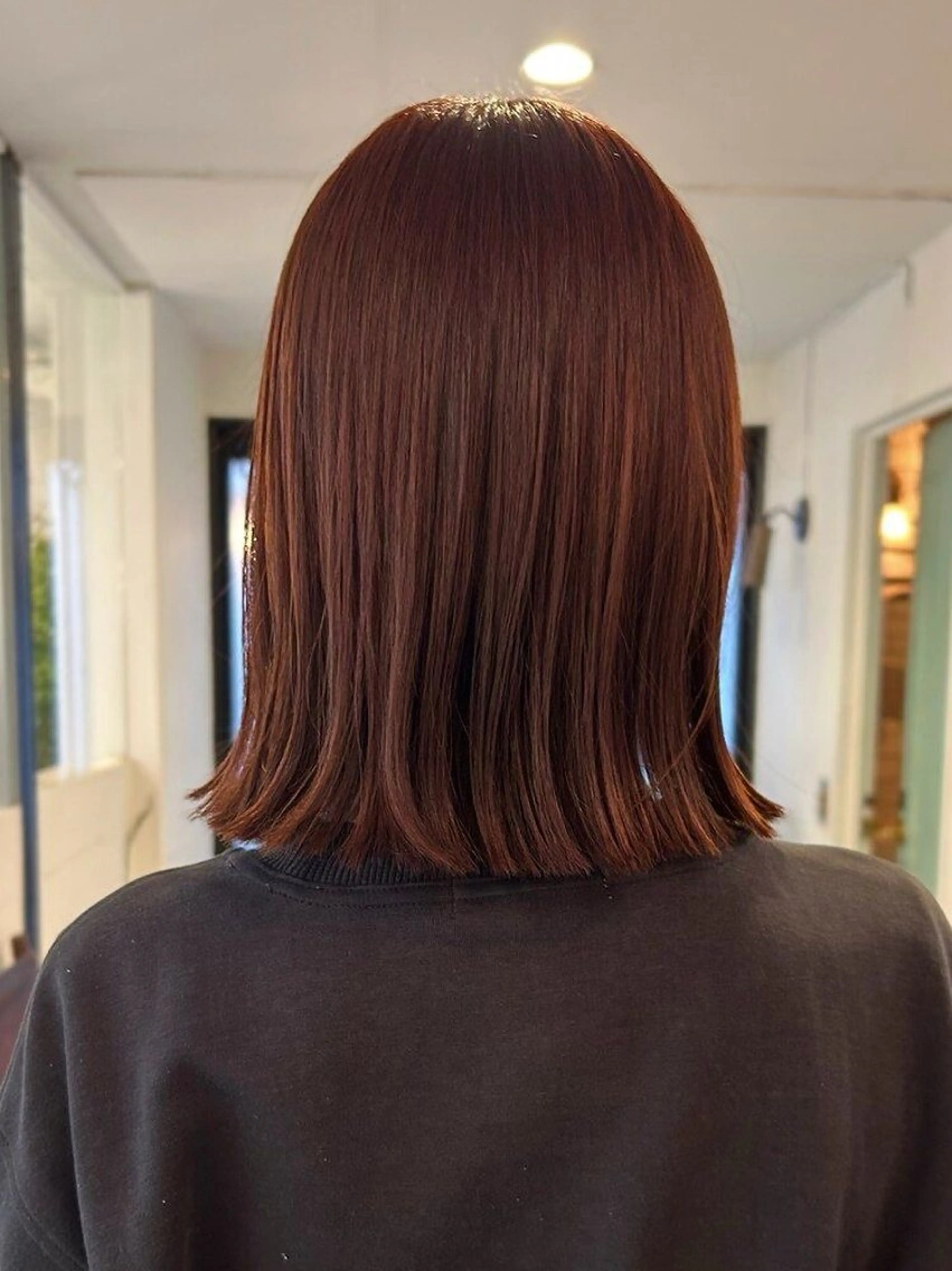 ミディアム 岸田 麻友香のヘアスタイル