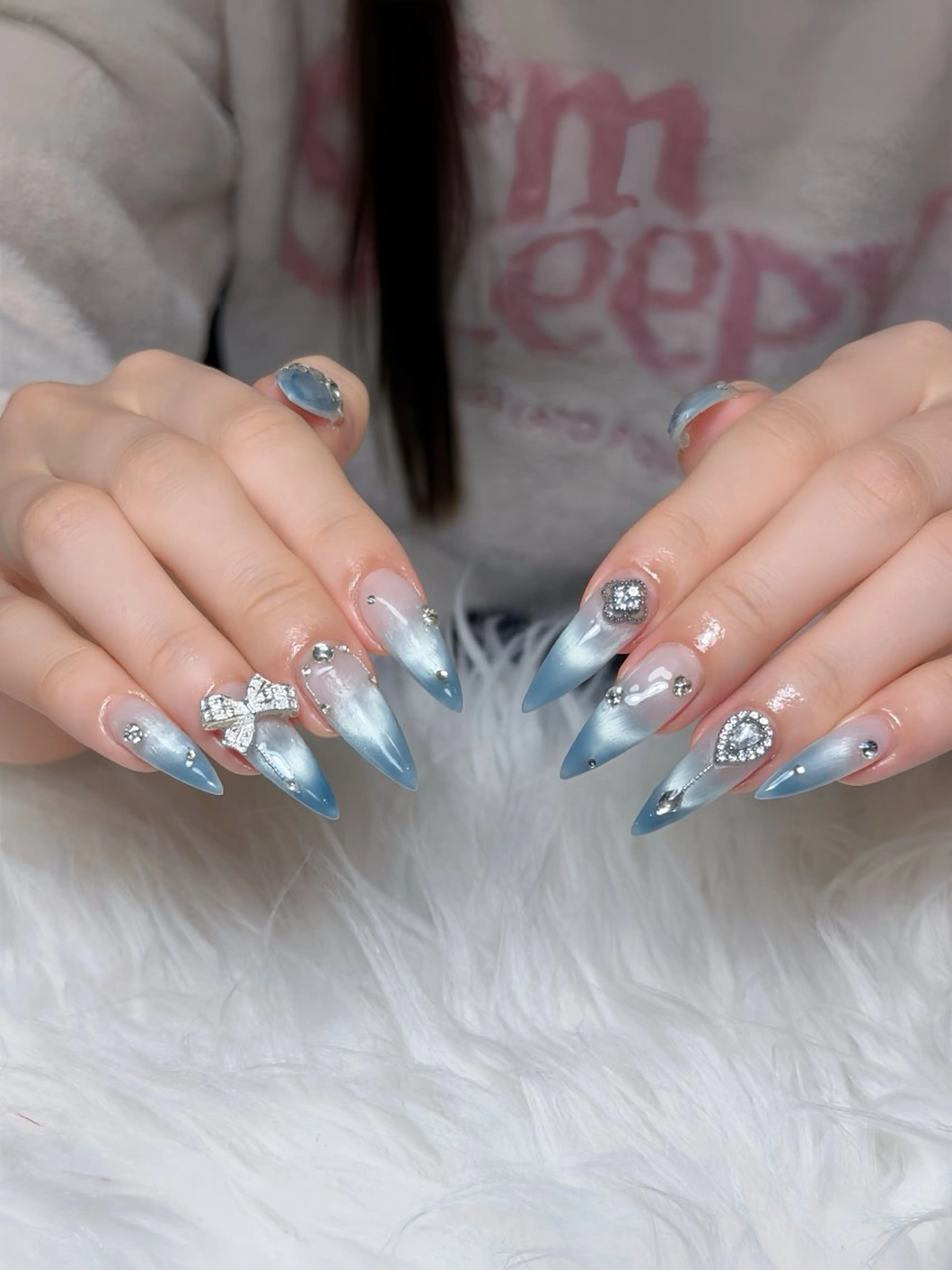 ネイル オーロラネイル ボルドー ブラウン 氷ネイル・うるうるネイル キラキラネイル ハンドネイル Julli ジュリのネイルデザイン