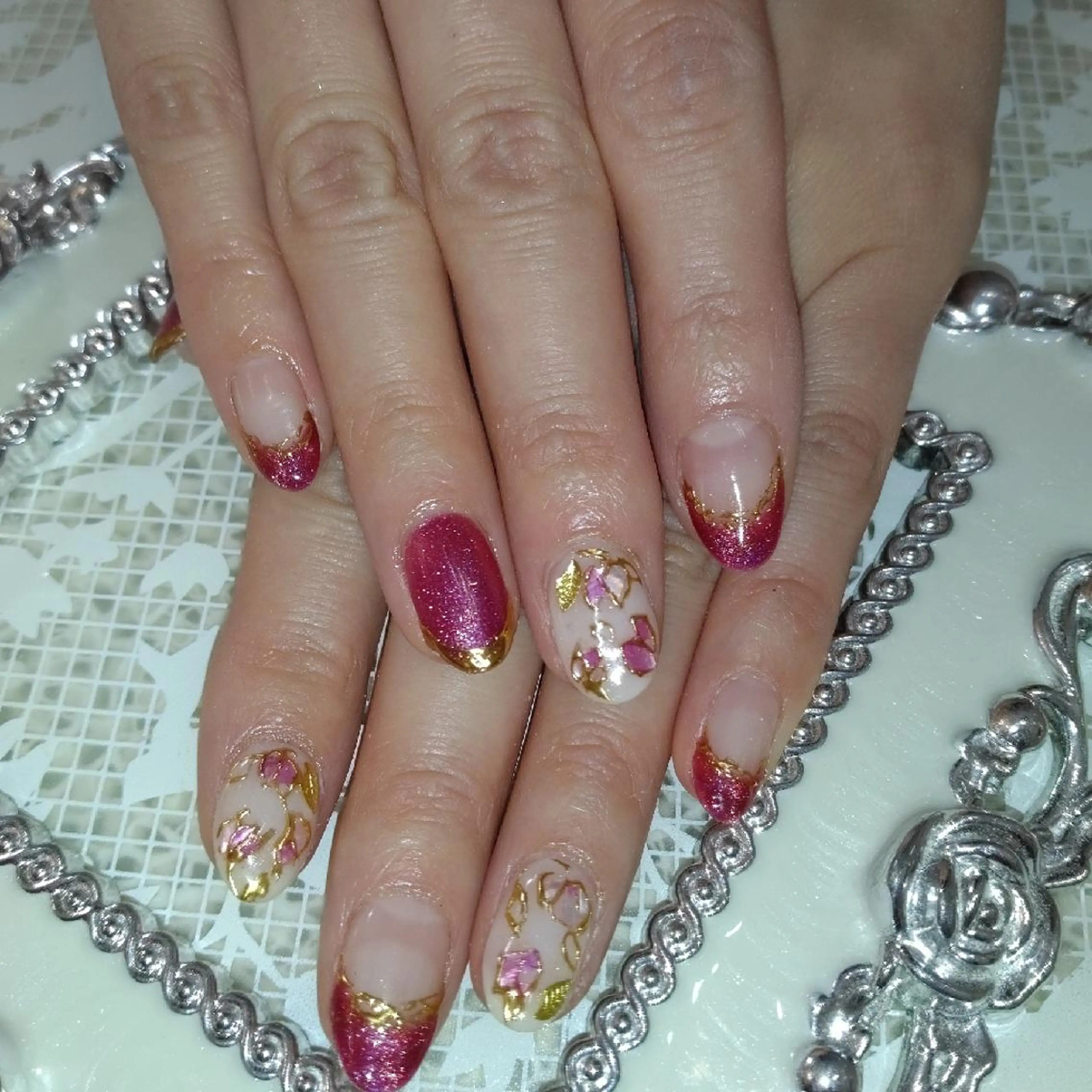 ネイル エステとネイル ローズコンフォートのネイルデザイン