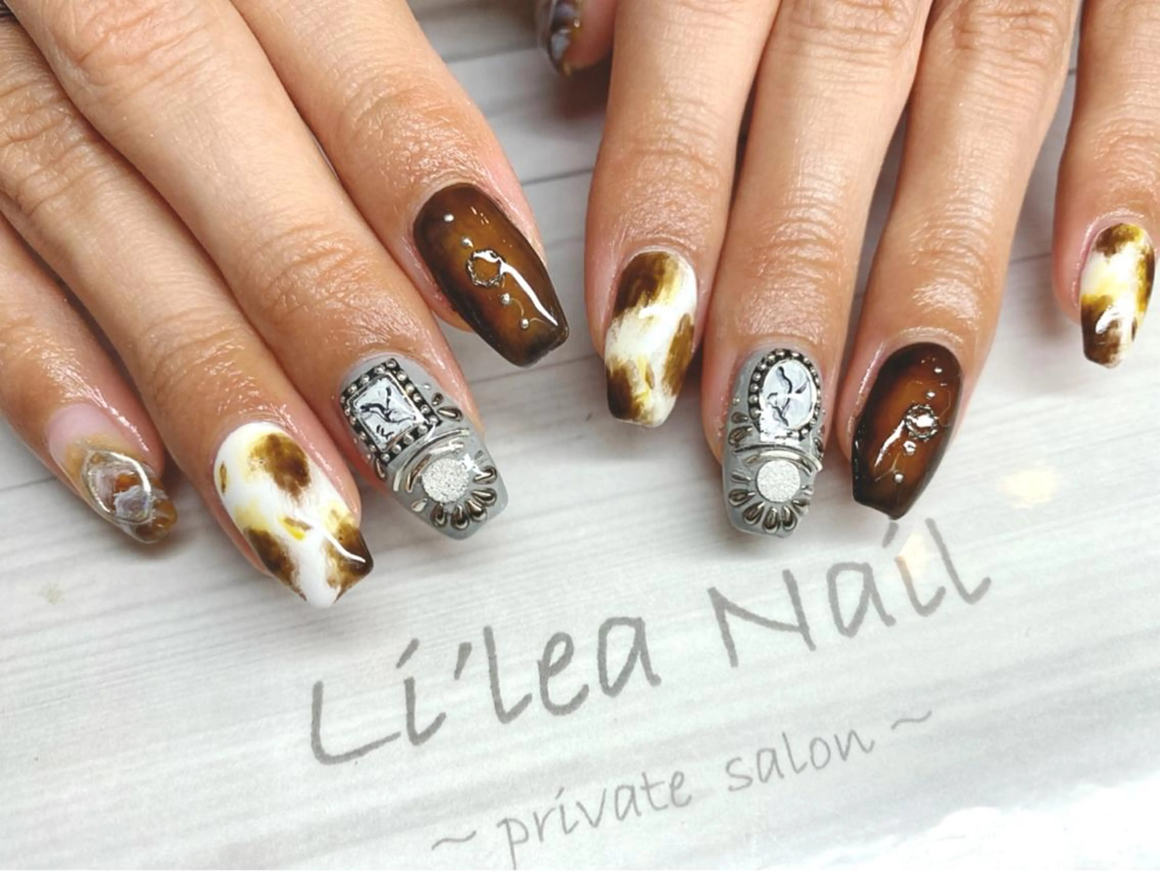ネイル Li'leaNail AINAのネイルデザイン