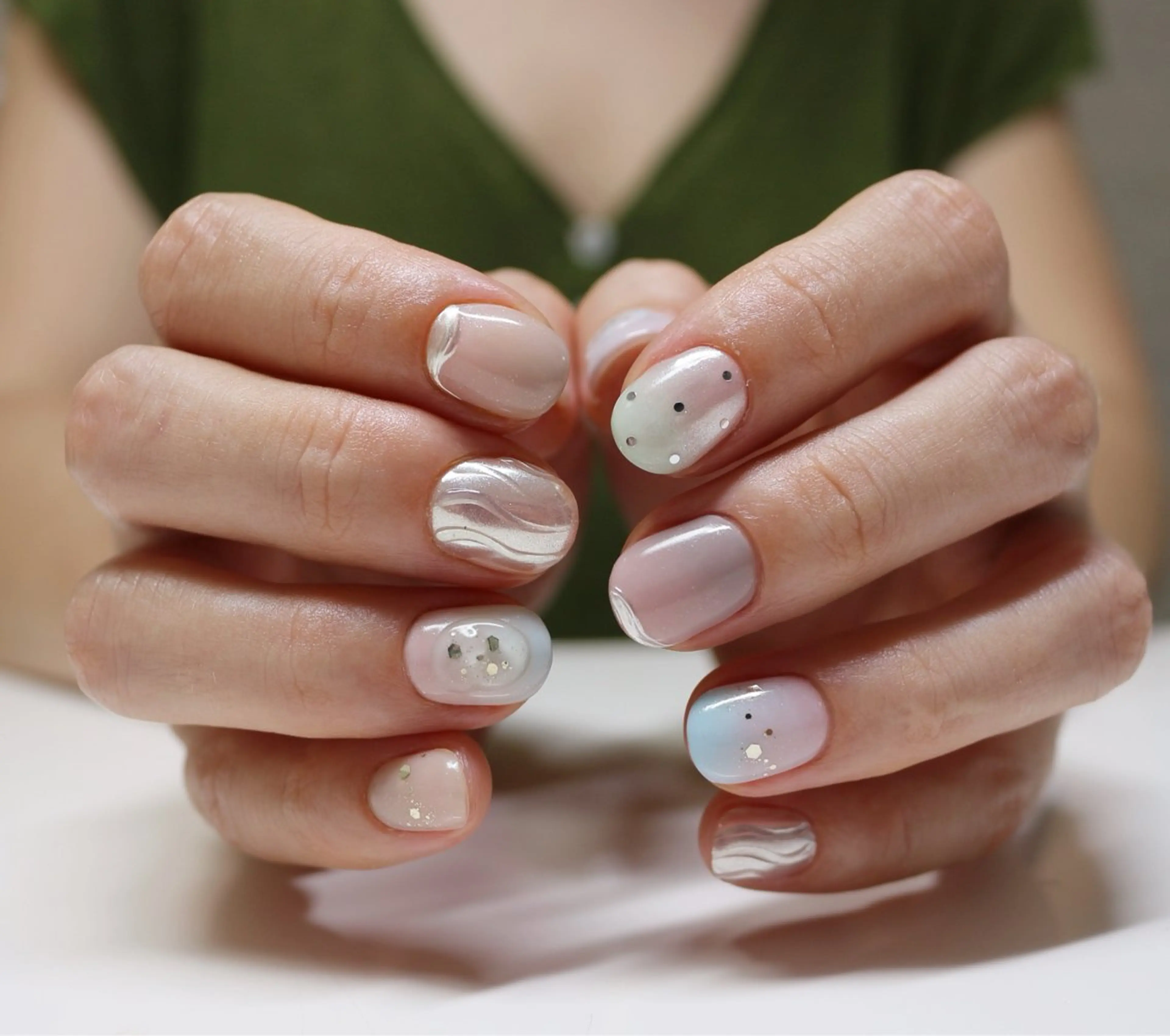 ネイル ホログラムネイル ミラーネイル ニュアンスネイル パステルネイル 夏ネイル ハンドネイル Baku Nailsのネイルデザイン