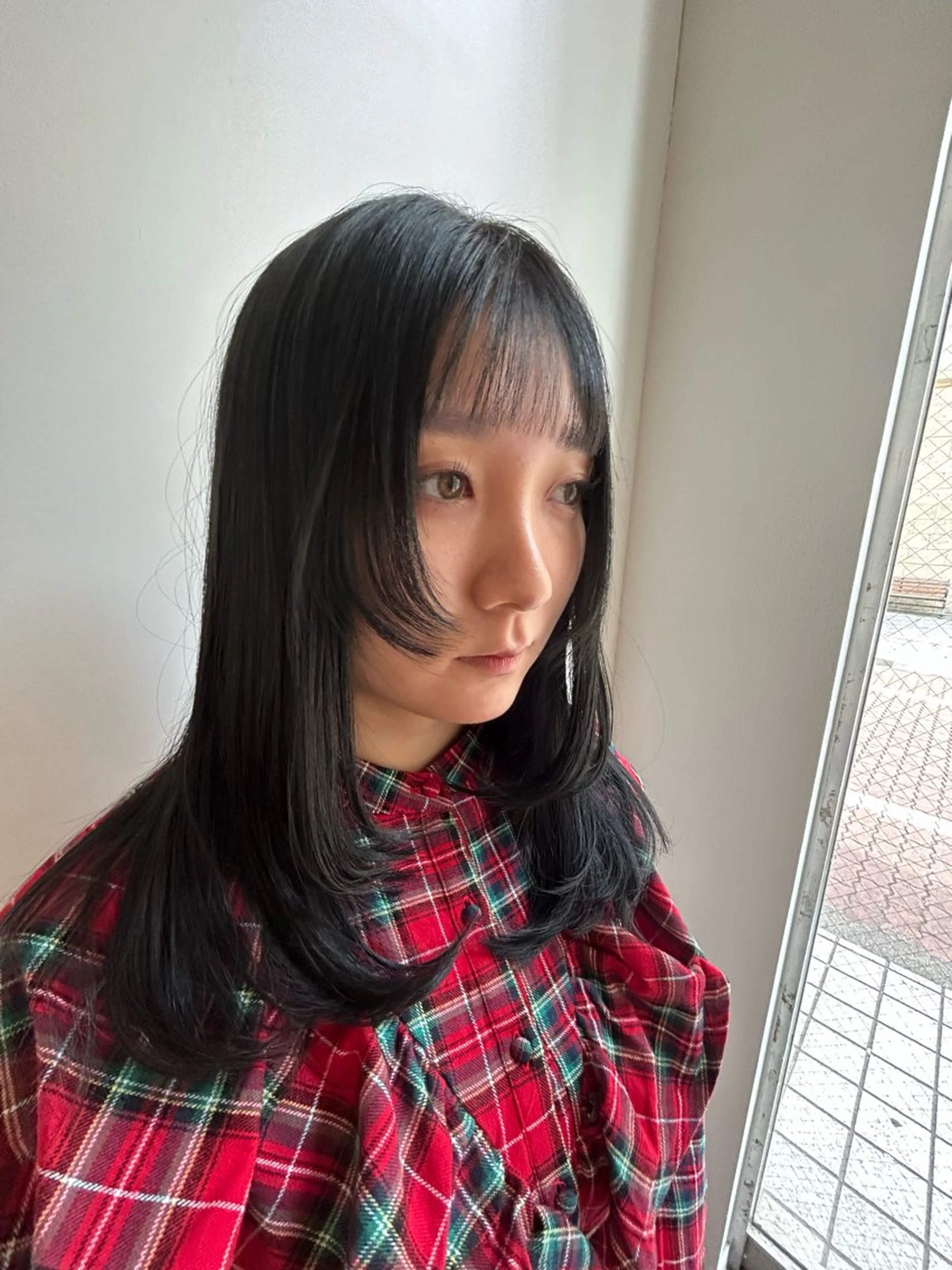 ロング 顔まわりレイヤー 顔周りカット レイヤーカット キルンサンピアン所属・ナチュラルカラー 児玉優香のヘアスタイル