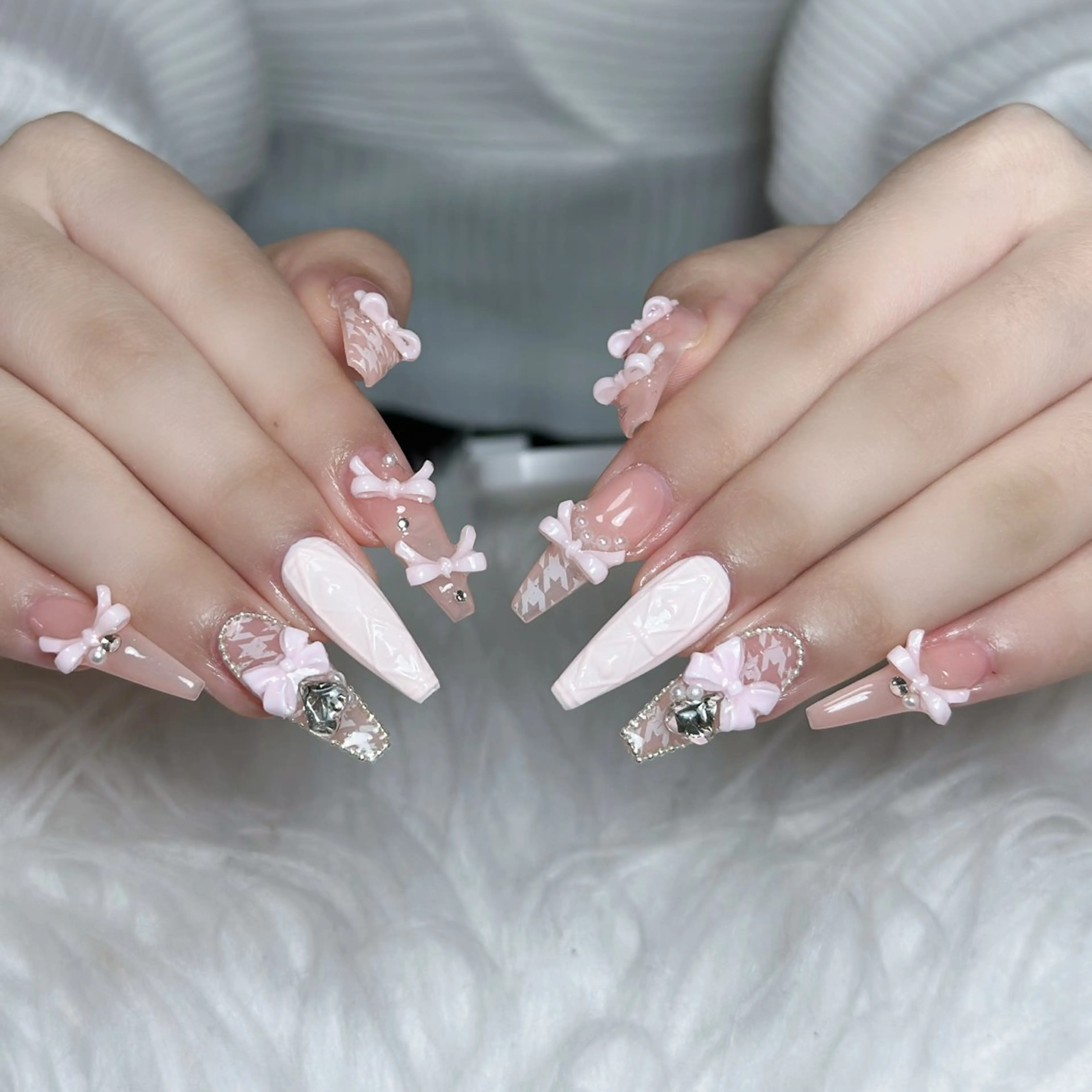 ネイル オーロラネイル ボルドー ブラウン 氷ネイル・うるうるネイル キラキラネイル ハンドネイル Julli NailStudioのネイルデザイン