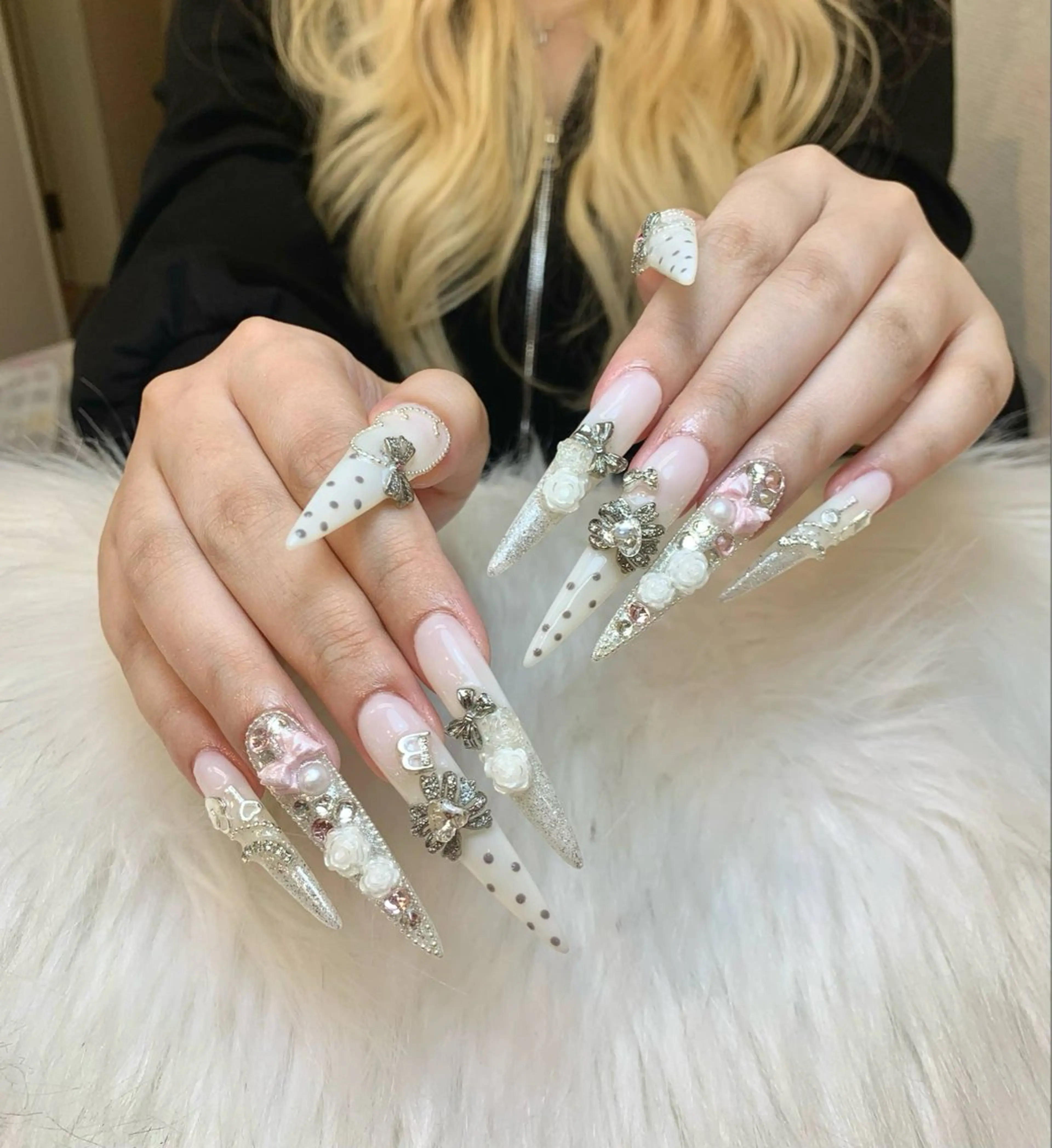 ネイル グラデーション キラキラネイル ワンカラーネイル 冬ネイル Jenn Nail Salonのネイルデザイン