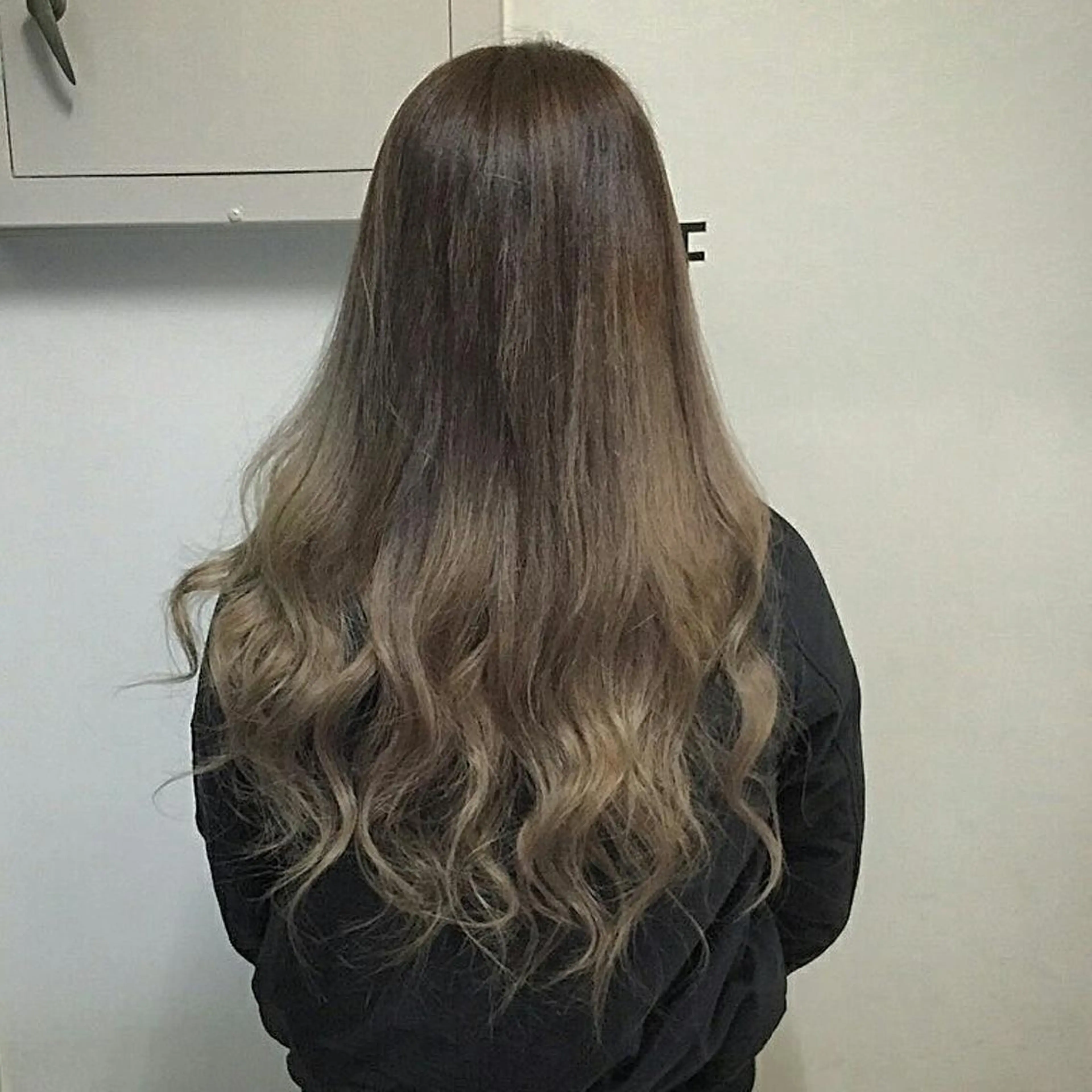 セミロング ロング カラー グラデーションカラー 100%髪質改善特化 TRUNSのヘアスタイル