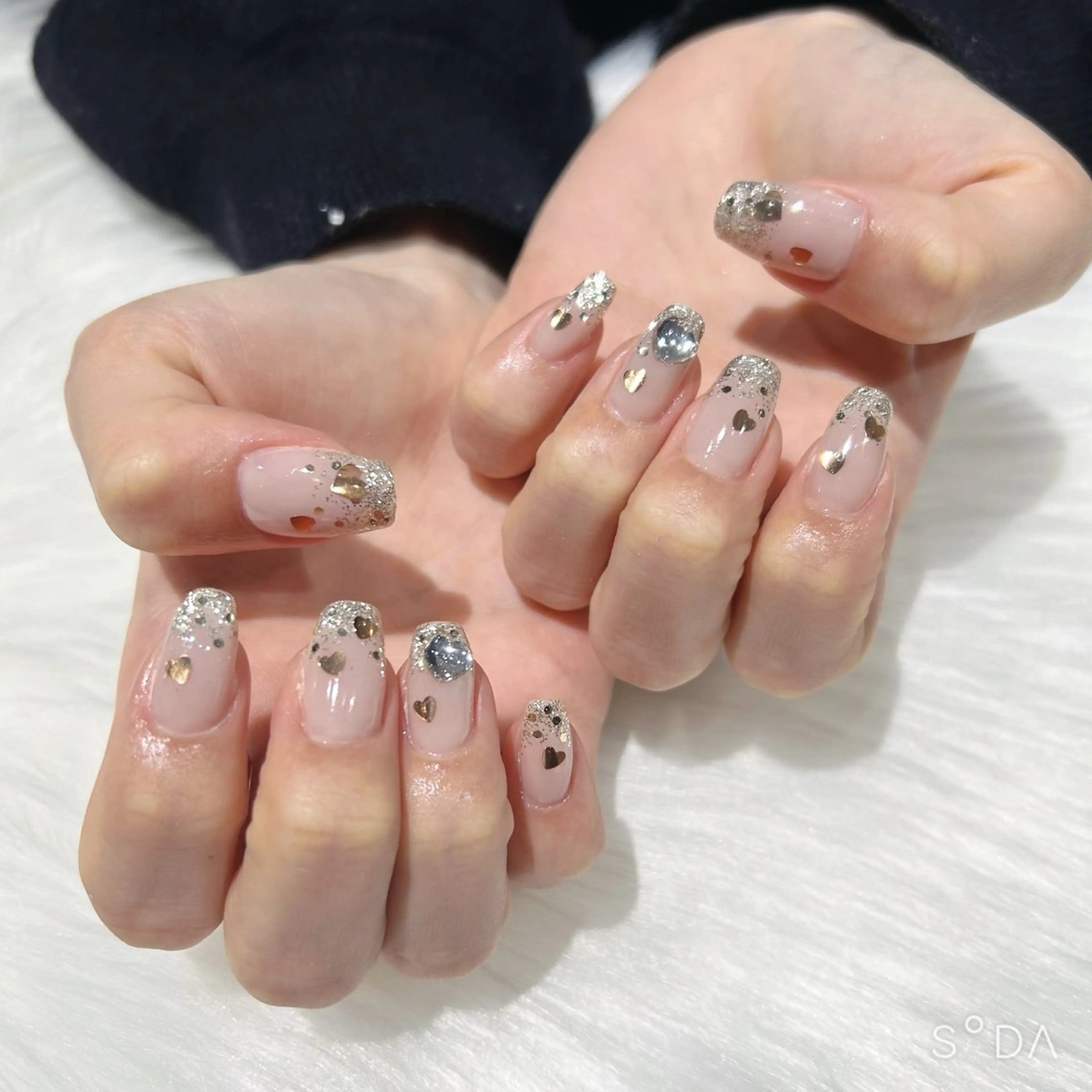 ネイル ゴールド グラデーション ハート キラキラネイル ラメ(グリッター) ハンドネイル ぷりゅねる 心斎橋のネイルデザイン