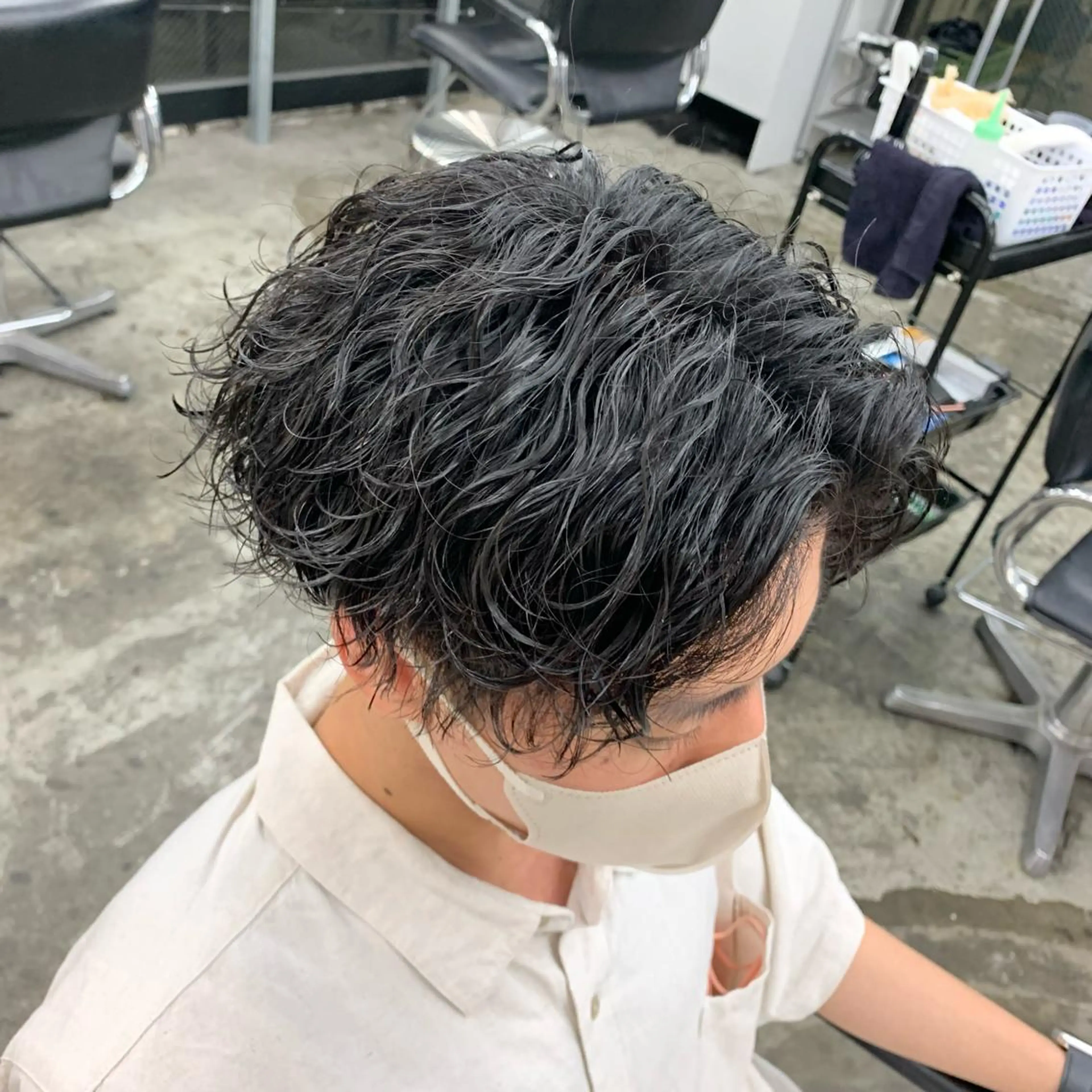 ショート パーマ メンズ センターパート 波巻きパーマ カット パーマ メンズ特化美容師/ 藤戸 椋のヘアスタイル