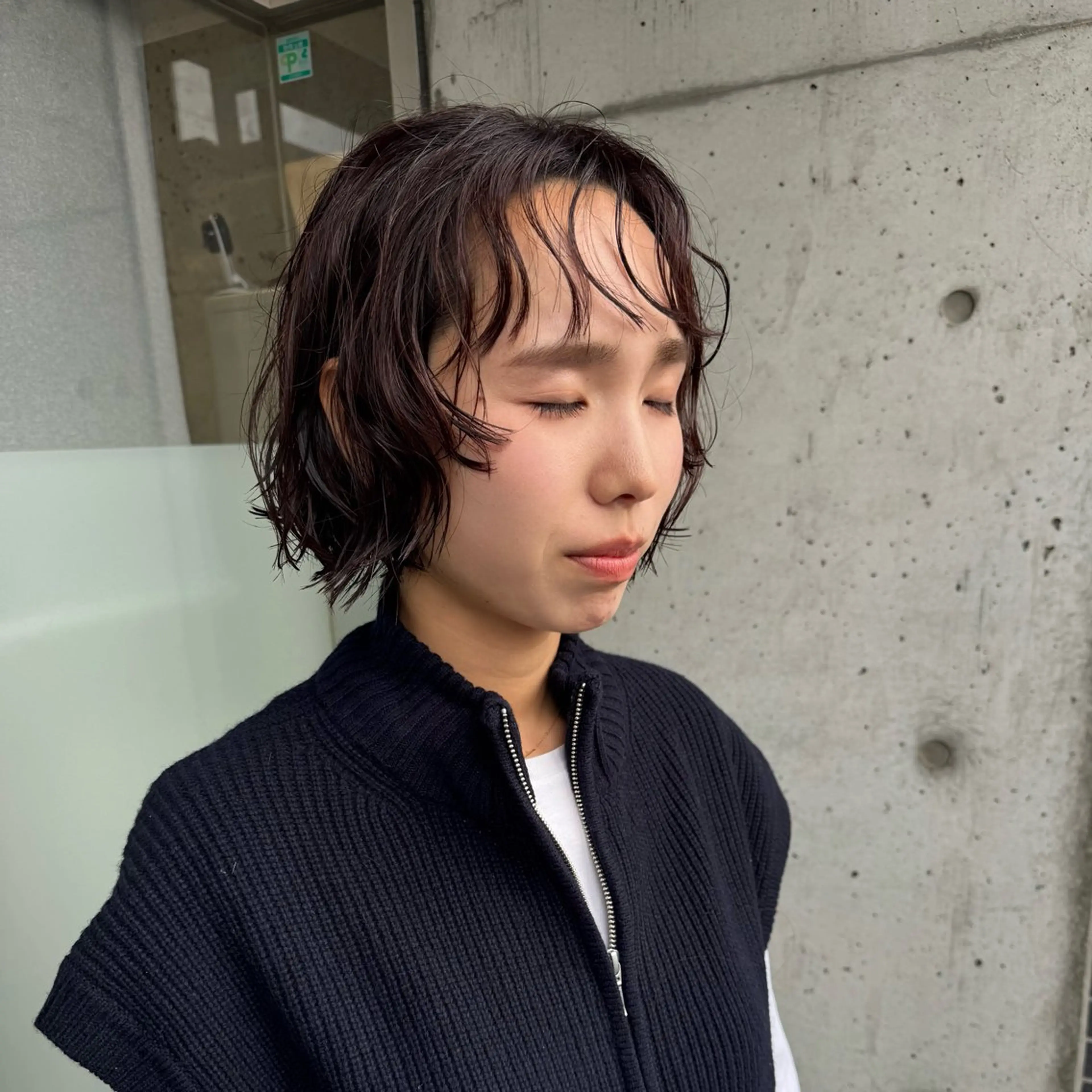 ショート ボブ カット パーマ 会田有紀 /切りっぱなしボブのヘアスタイル