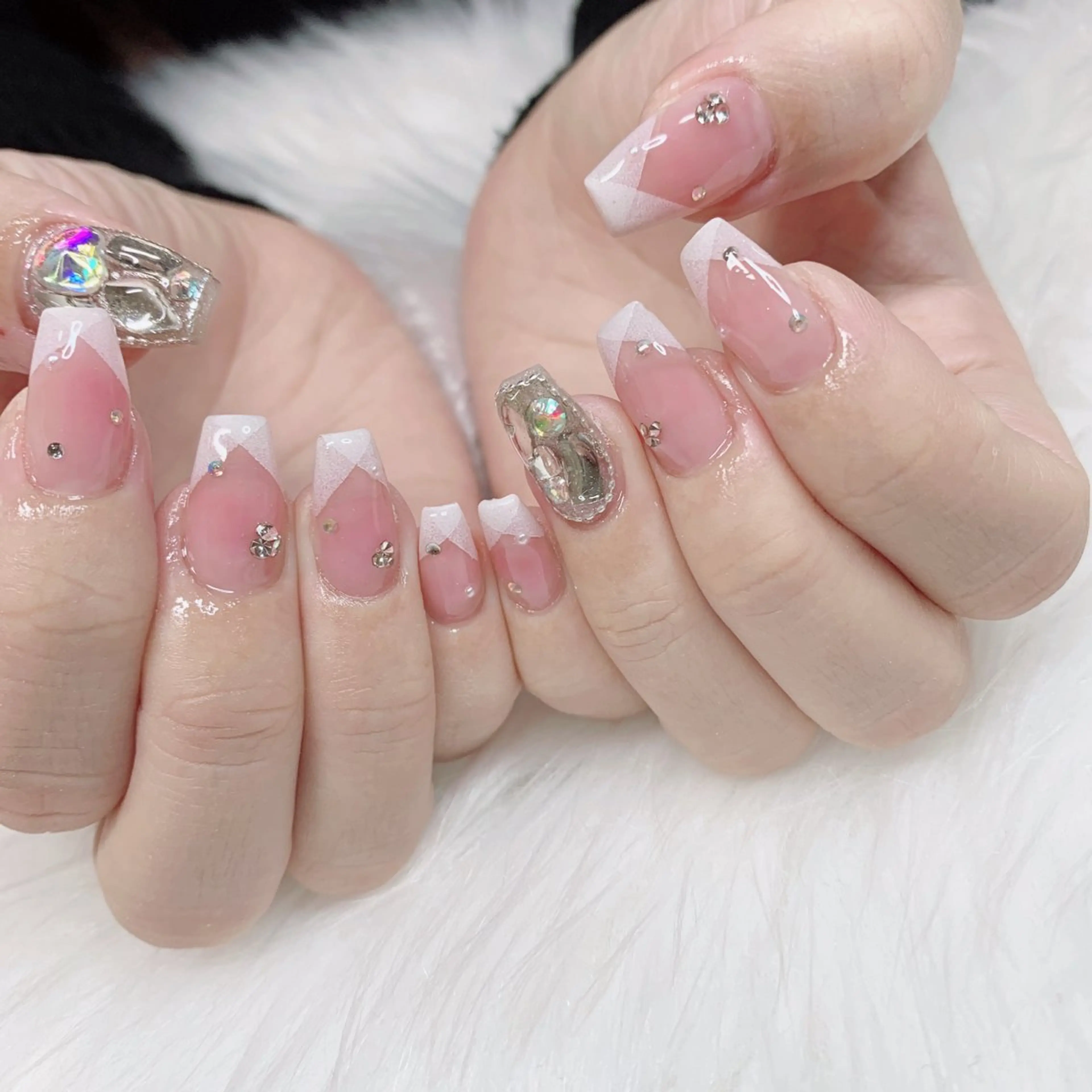 ネイル ハンドネイル La neige* yuki 🥯🍑のネイルデザイン