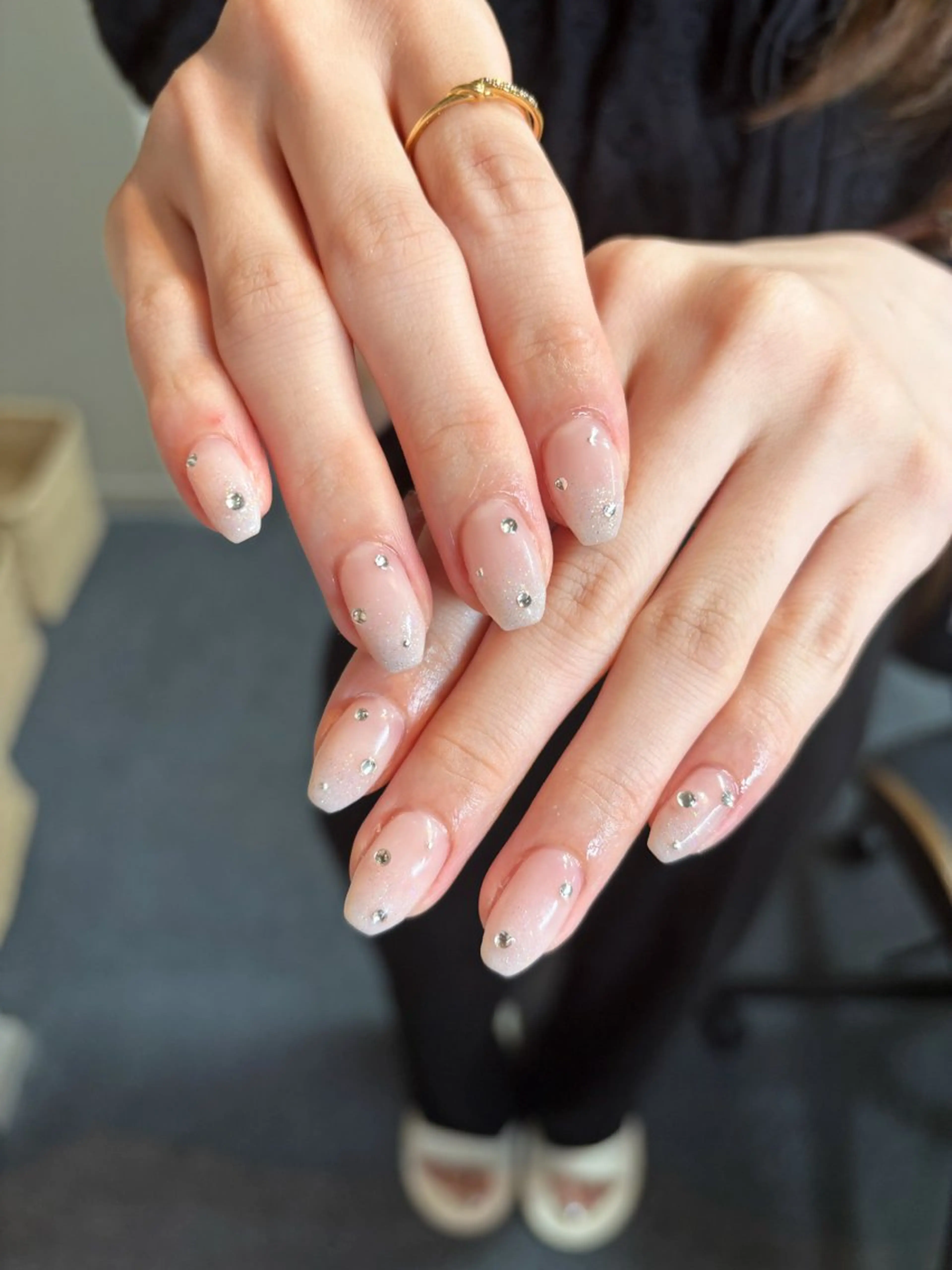 ネイル ガーリー グラデーション ラメ(グリッター) ラメグラデーション オフィスネイル ハンドネイル ハンドケア 🎀NAIL🎀 AI🪄︎︎◝✩のネイルデザイン