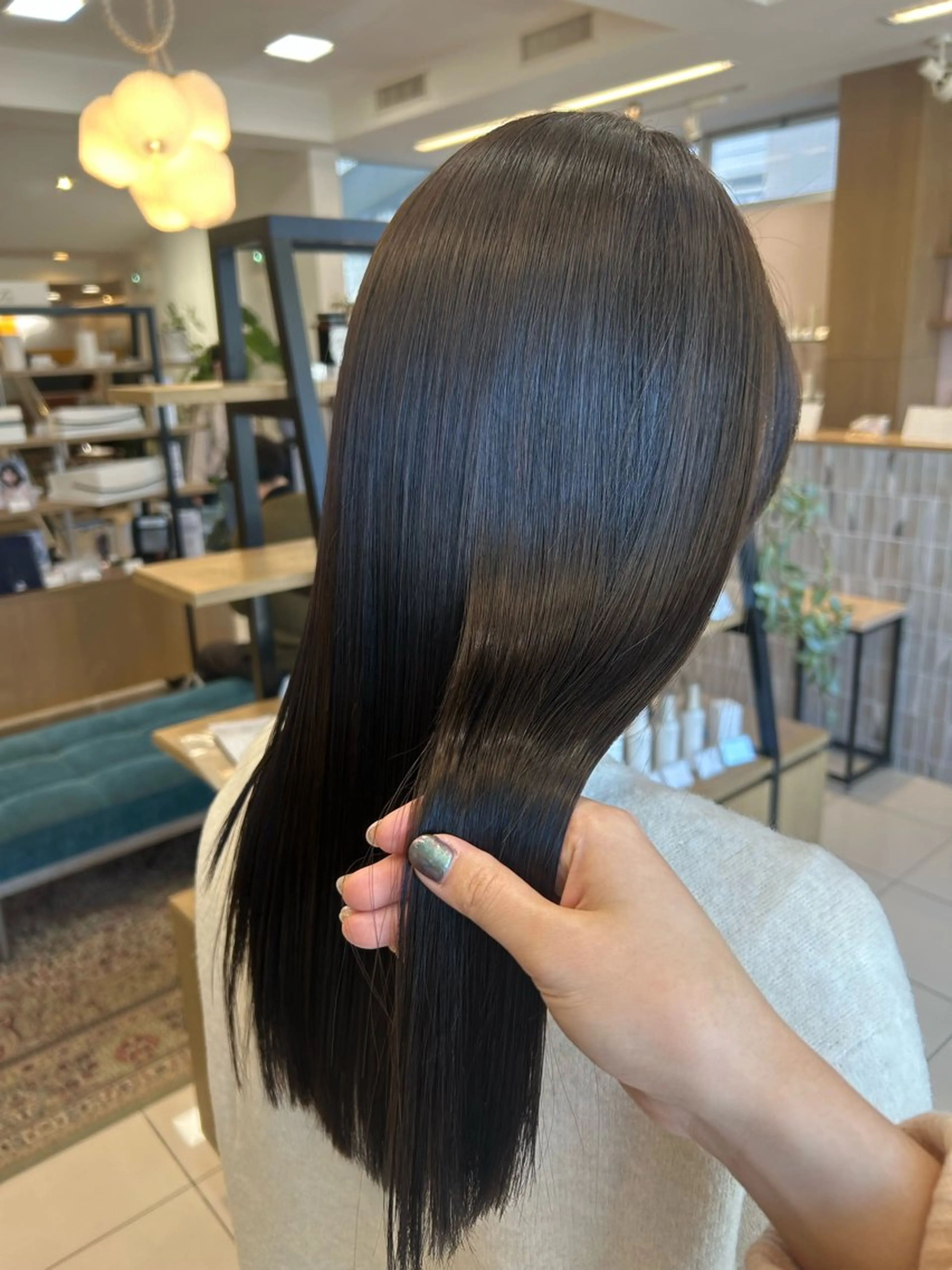 ロング 渡邊 琉衣のヘアスタイル