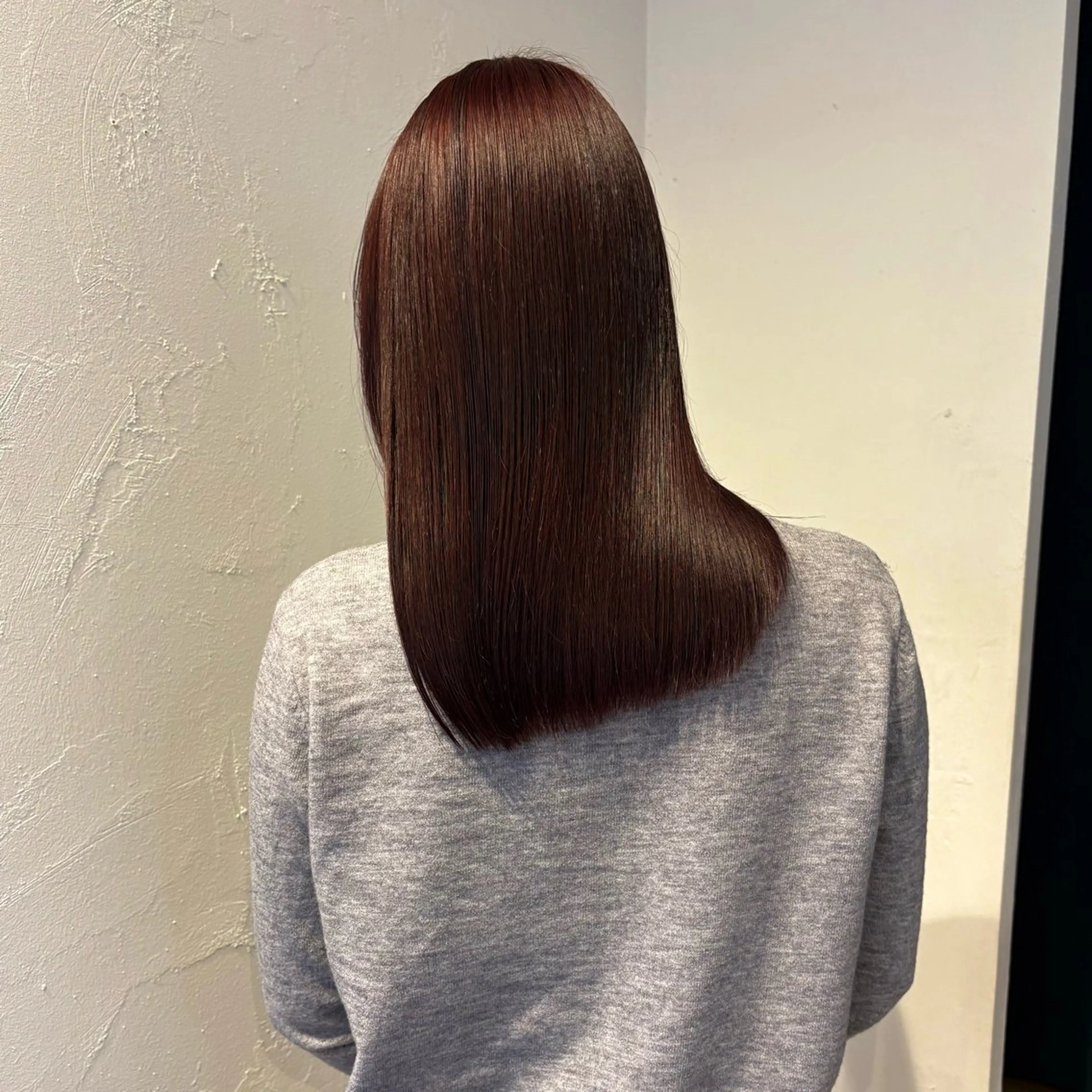 ロング カラー mina / 透明感ベージュカラーのヘアスタイル