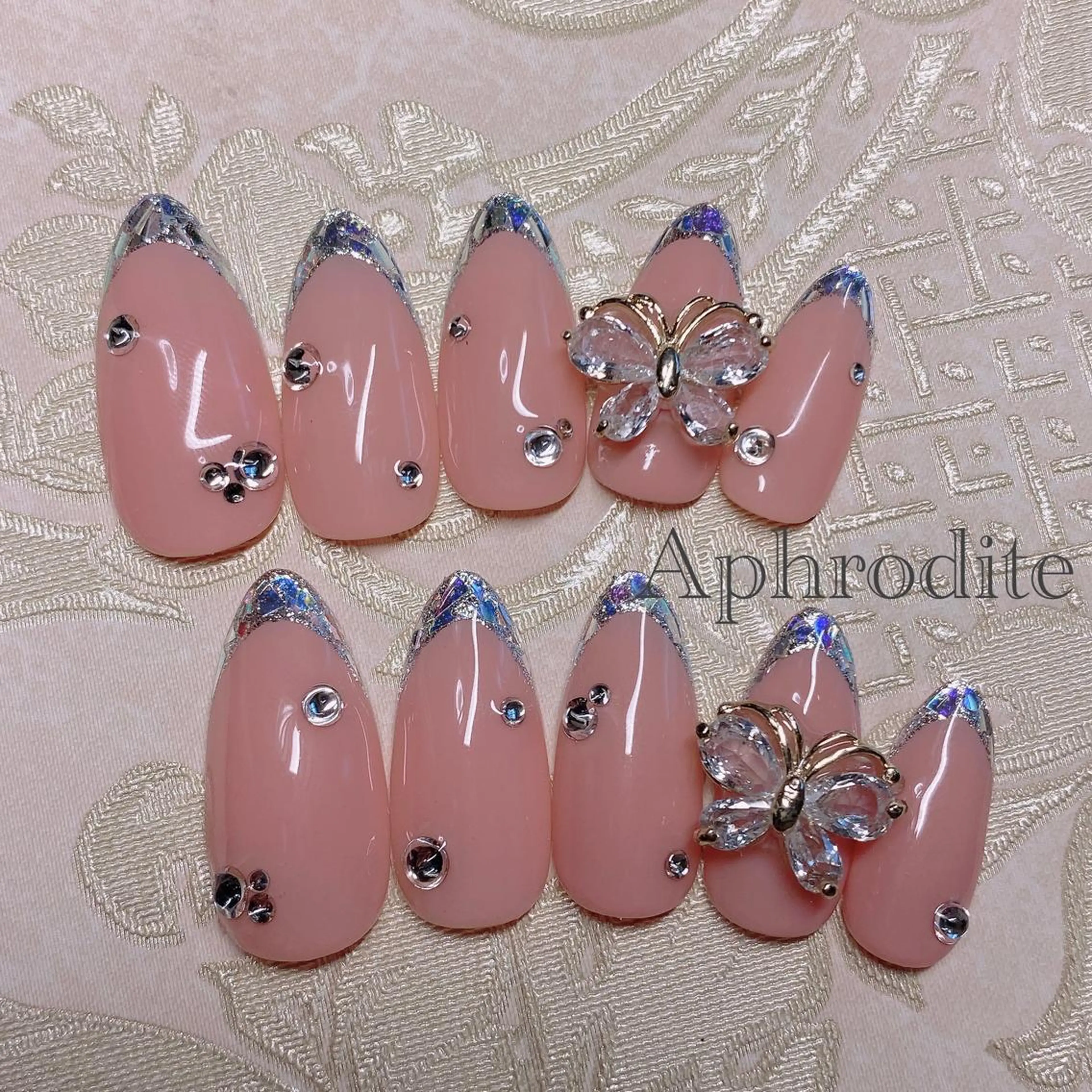 ネイル フレンチネイル ガラスフレンチ Aphrodite パラジェル認定サロンのネイルデザイン