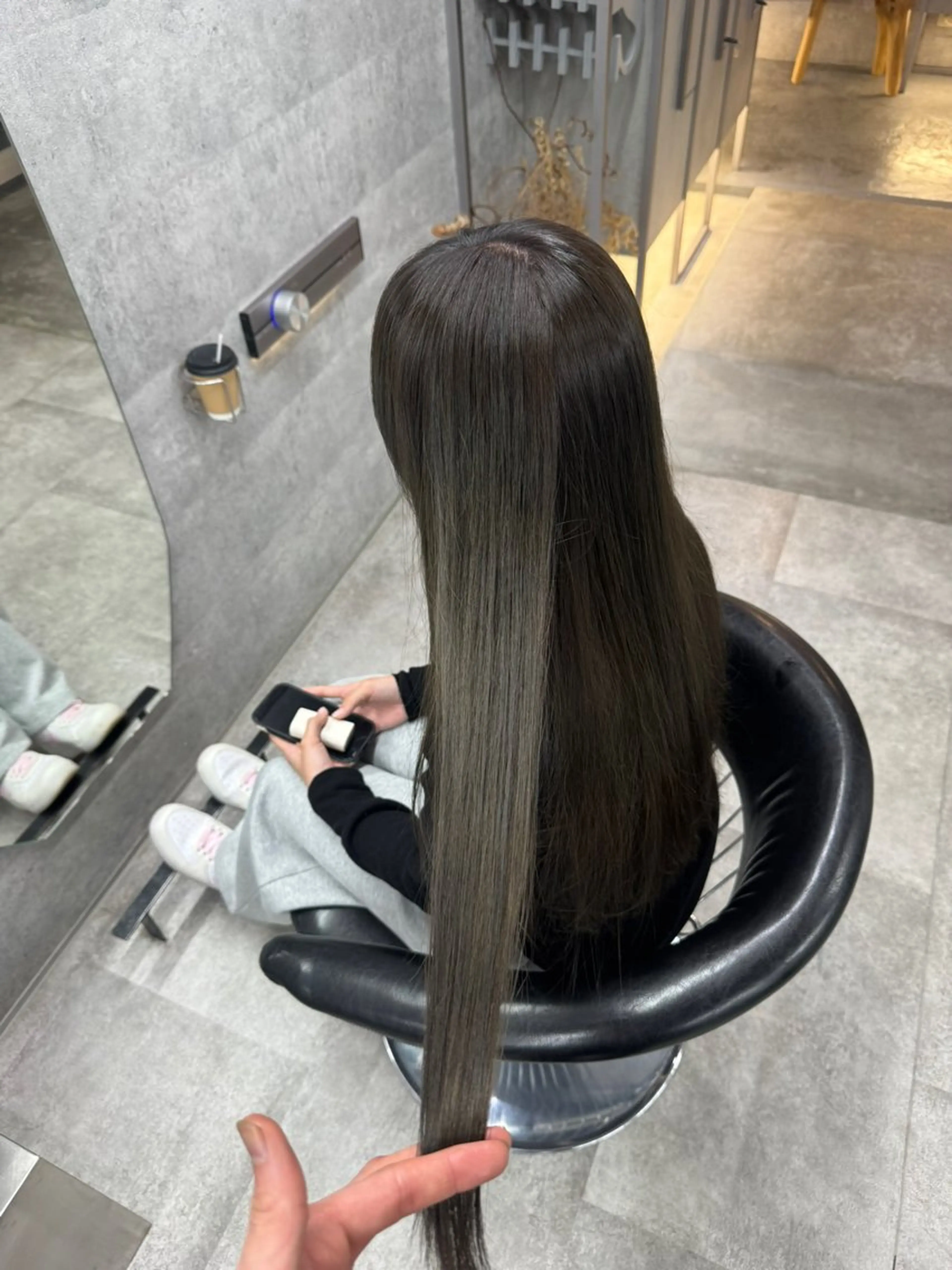 ロング カラー オリーブグレー カット ヘアカラー トリートメント あなたのお悩み改善" You"💚❤️💛のヘアスタイル