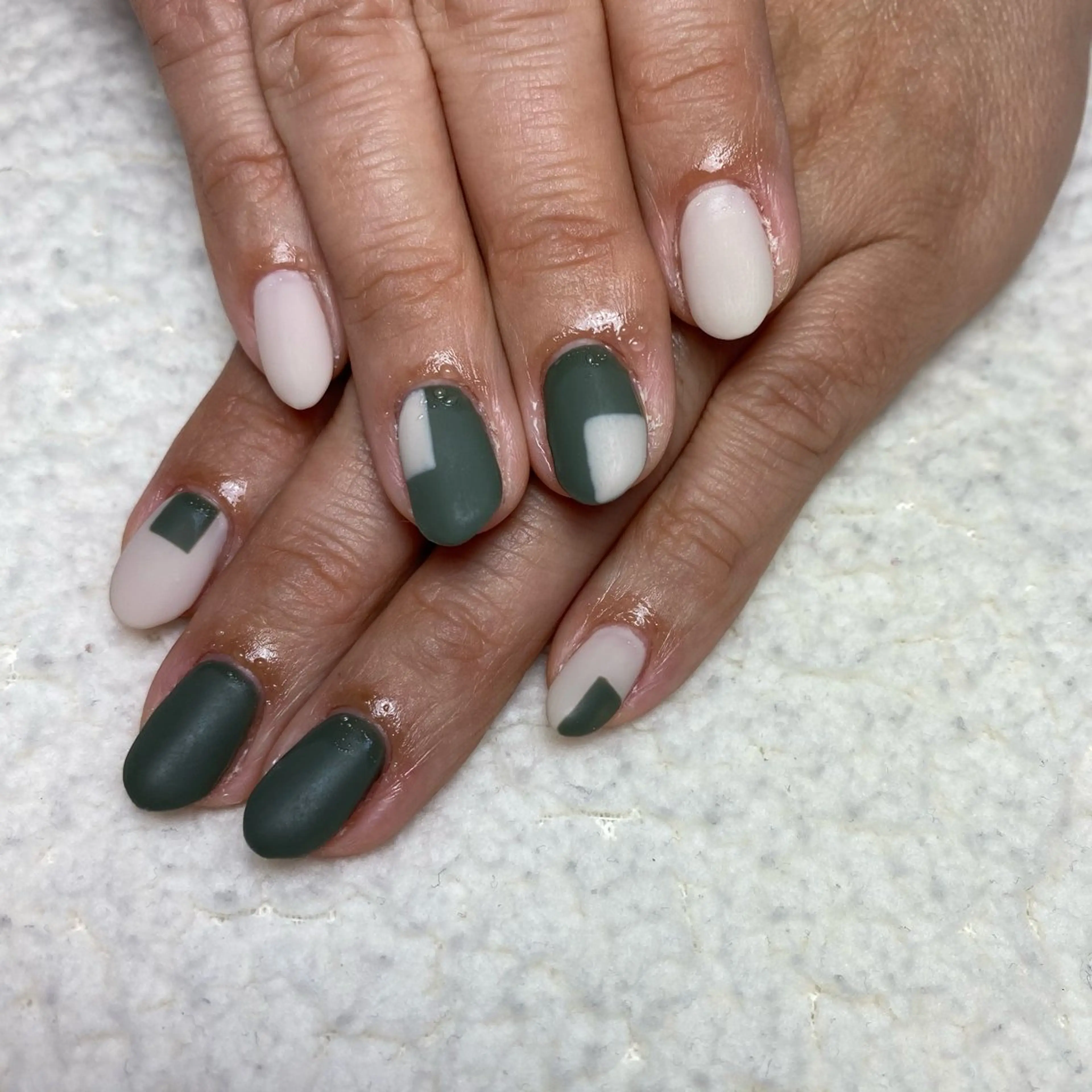 ネイル マットネイル 冬ネイル ハンドネイル COCO+所属・COCO +のエステ・リラクイメージ