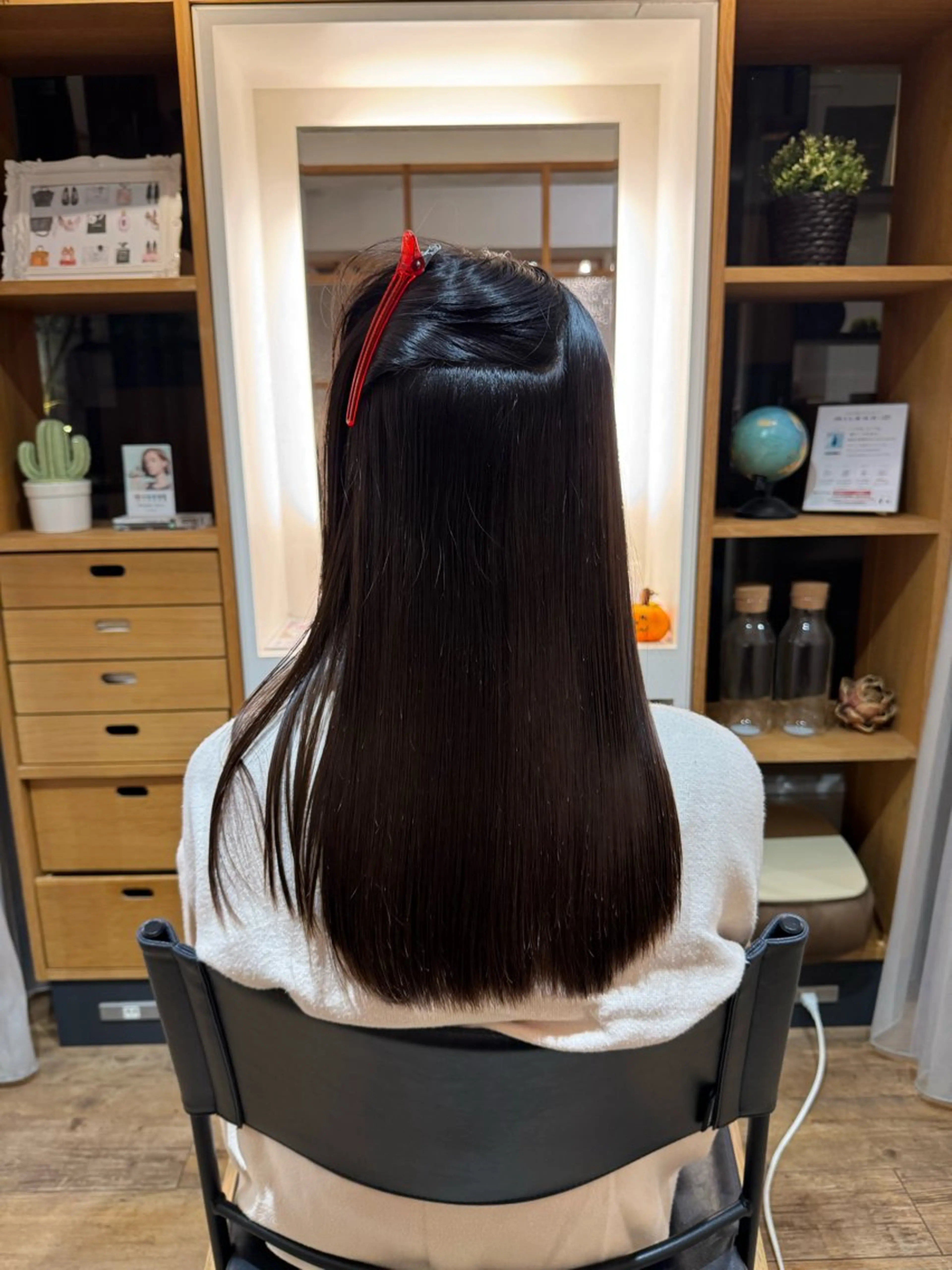 セミロング カット 縮毛矯正 トリートメント afloatkobe所属・美髪/髪質改善 川口凌弥のヘアスタイル